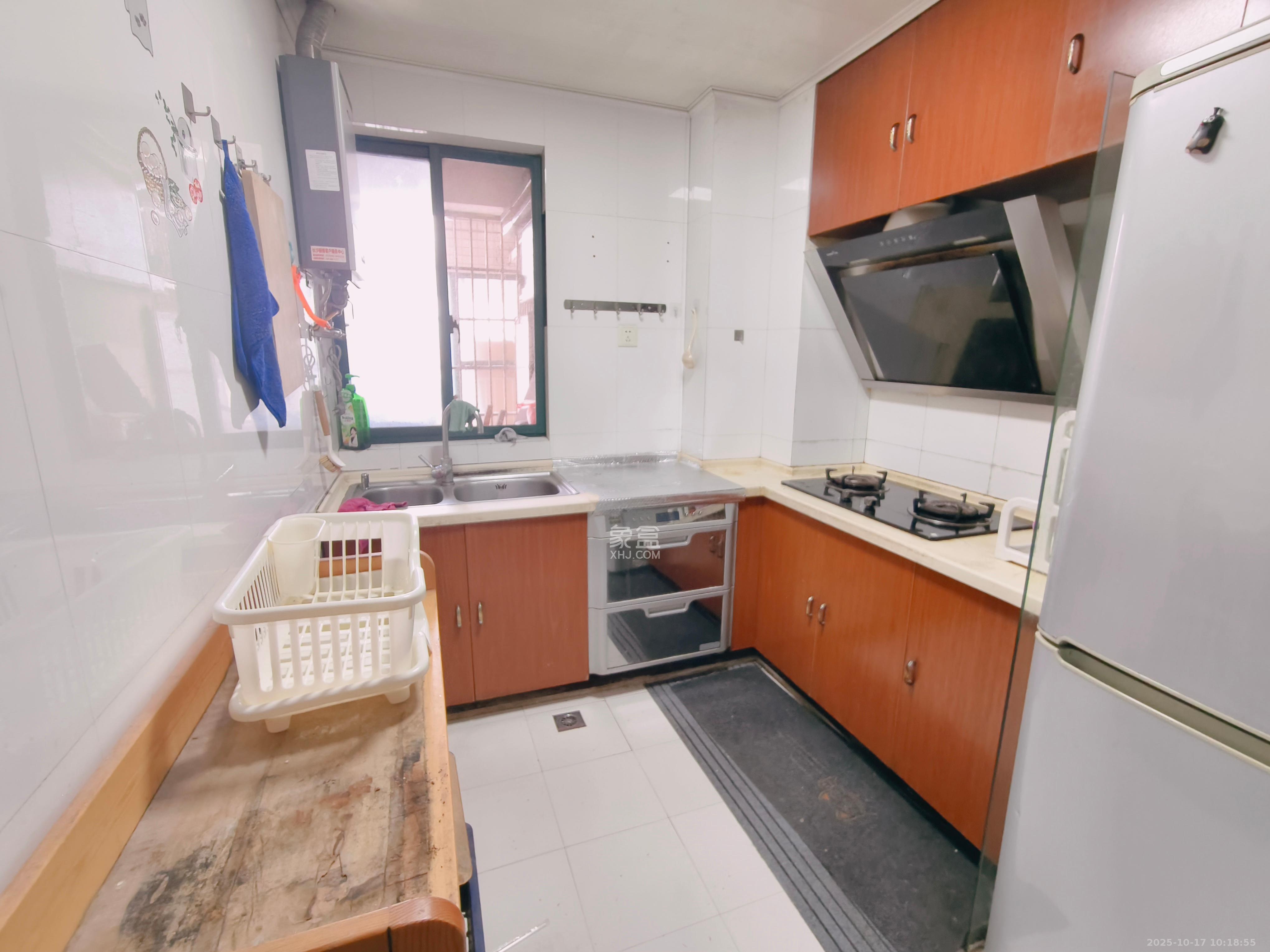 中国铝业单位宿舍  3室2厅2卫    3500.0元/月 中国铝业单位宿舍  3室2厅2卫    3500.0元/月室内图