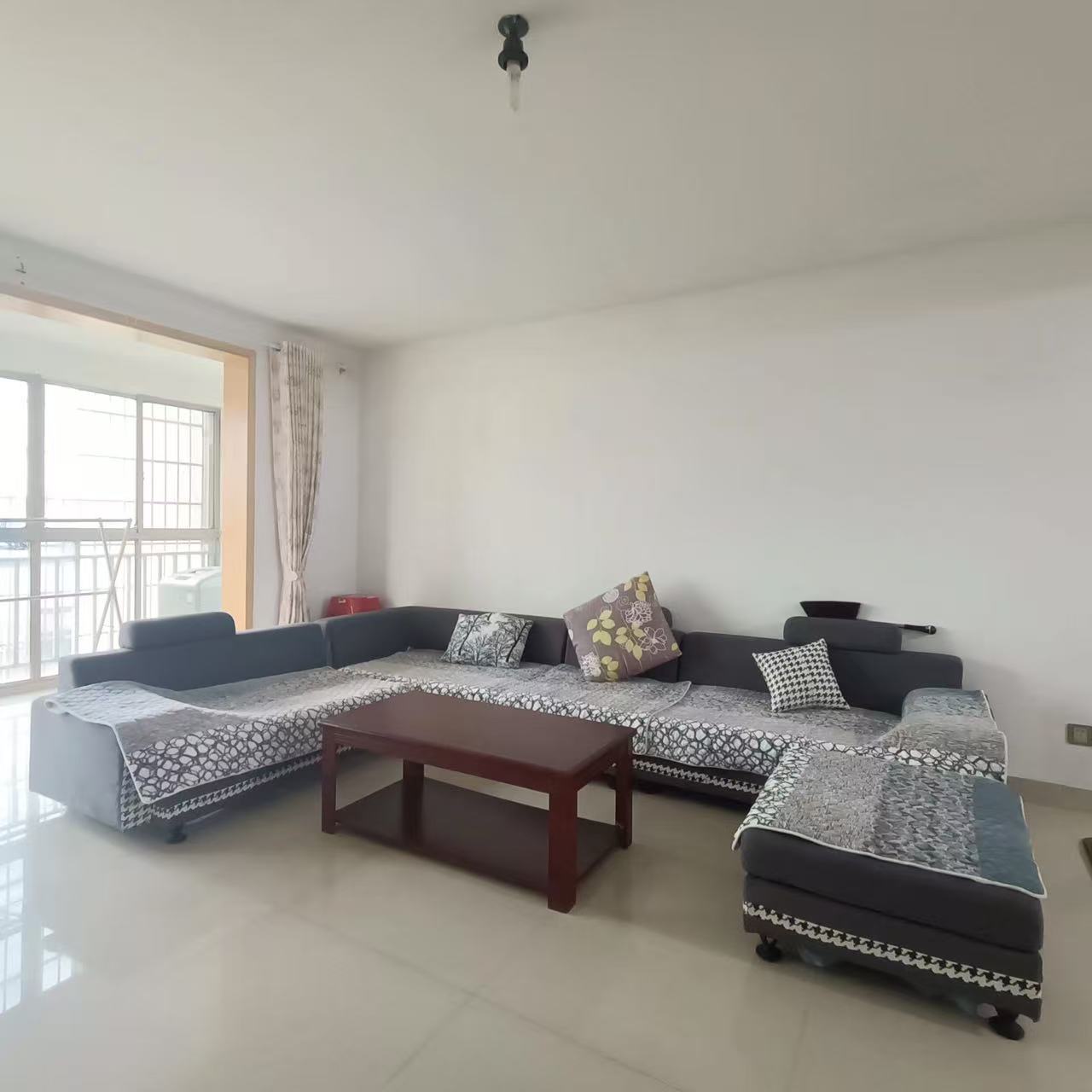 中天星城  3室2厅2卫    1500.0元/月