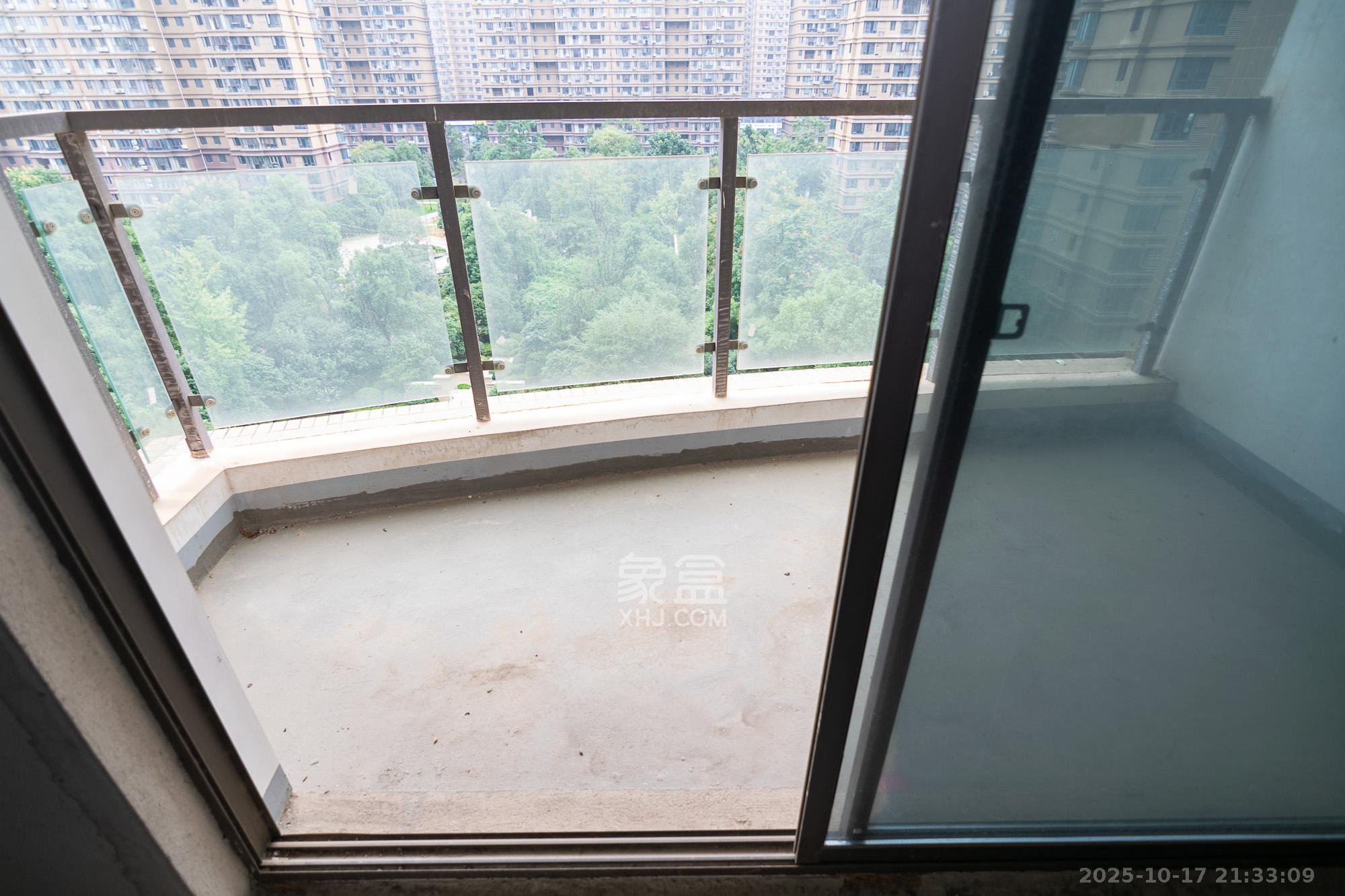 润和长郡（润和紫郡二三期）  3室2厅1卫    70.0万阳台