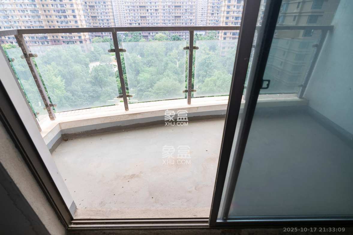 润和长郡(润和紫郡二三期) 3室2厅1卫 70.0万 润和长郡(润和紫郡二三期) 3室2厅1卫 70.0万阳台