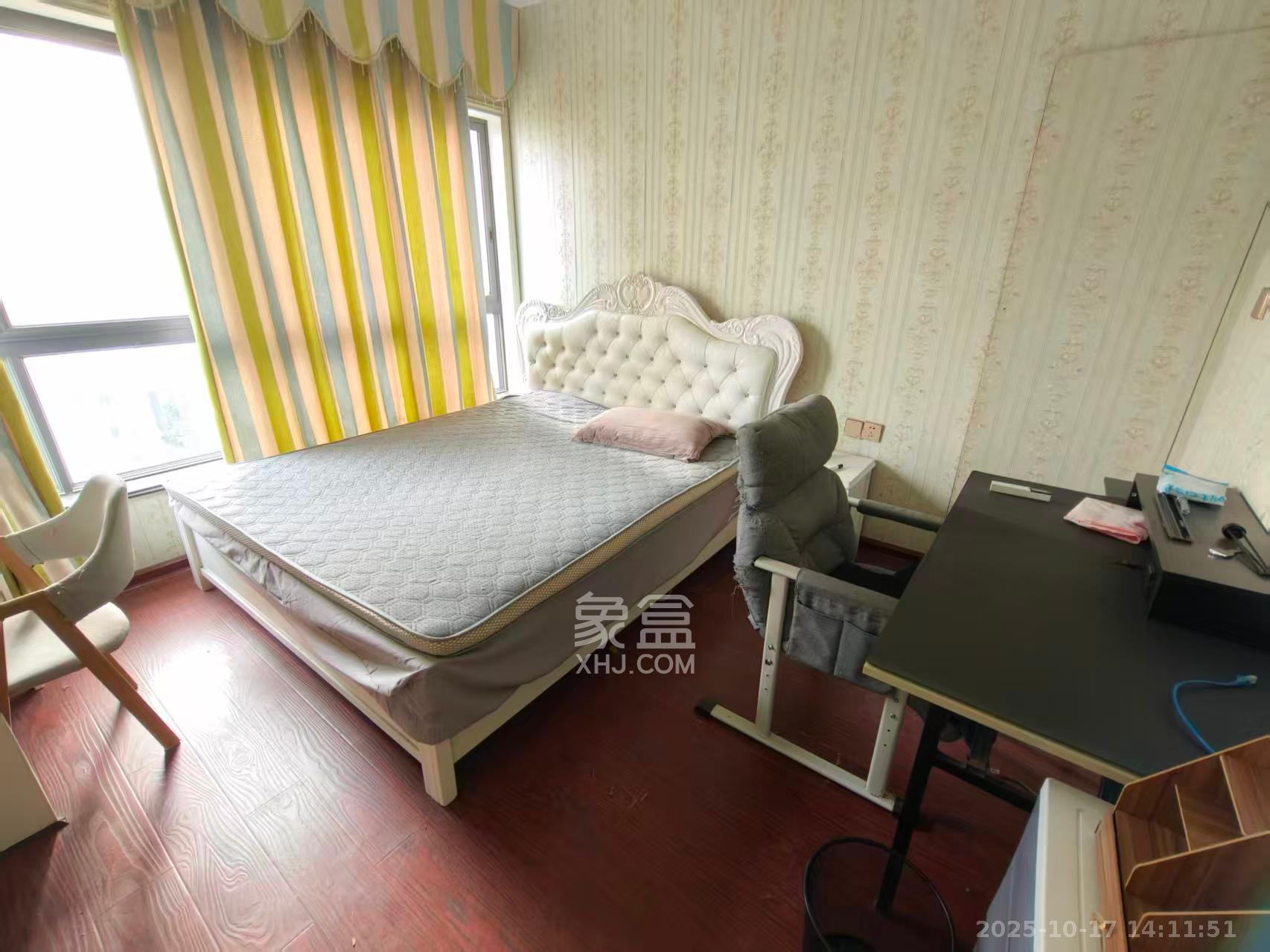 阳光100一期、四五期  3室2厅2卫    2600.0元/月室内图