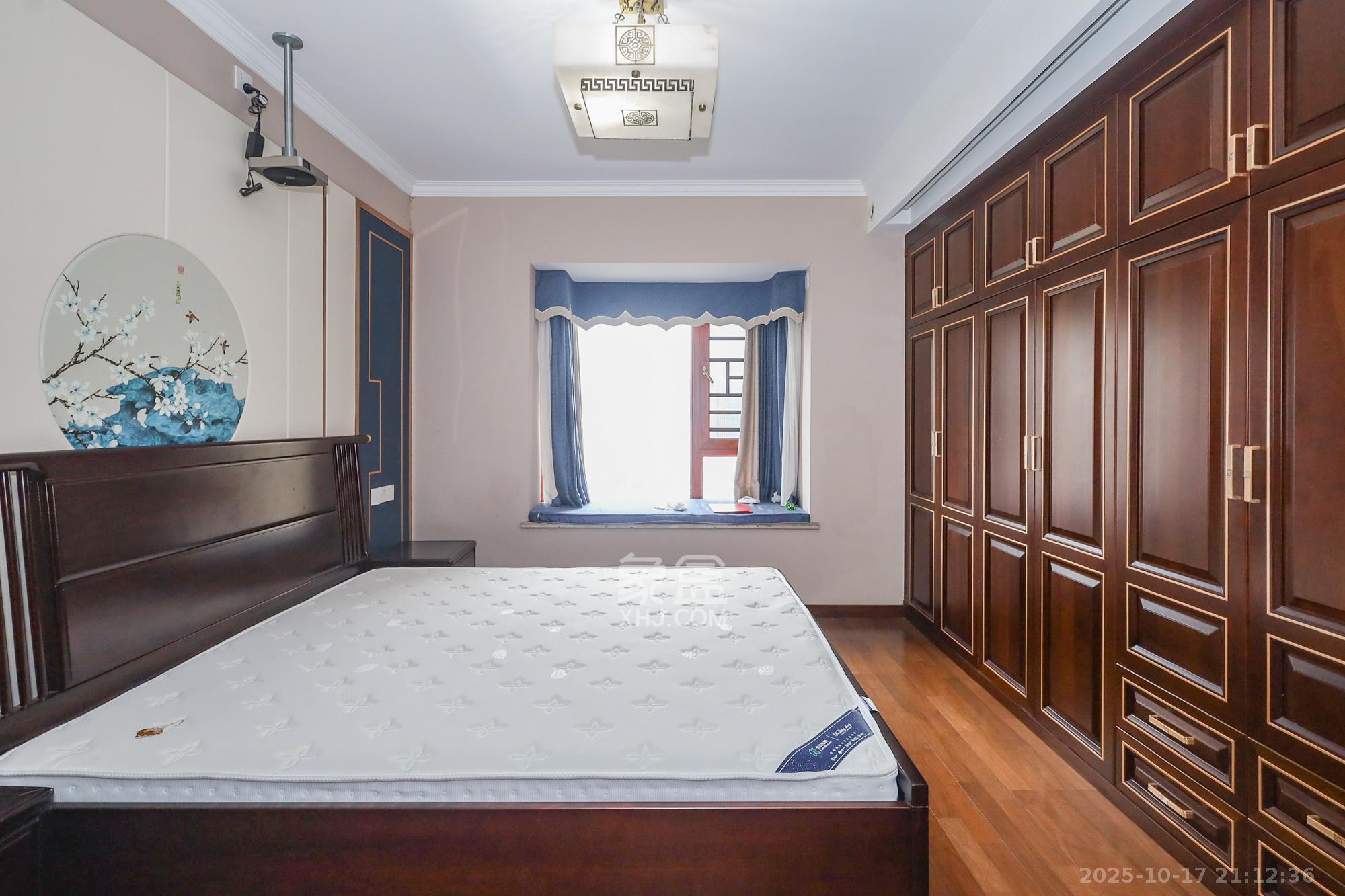 芙蓉别墅山庄（嘉湘华庭）  4室2厅2卫    208.0万卧室