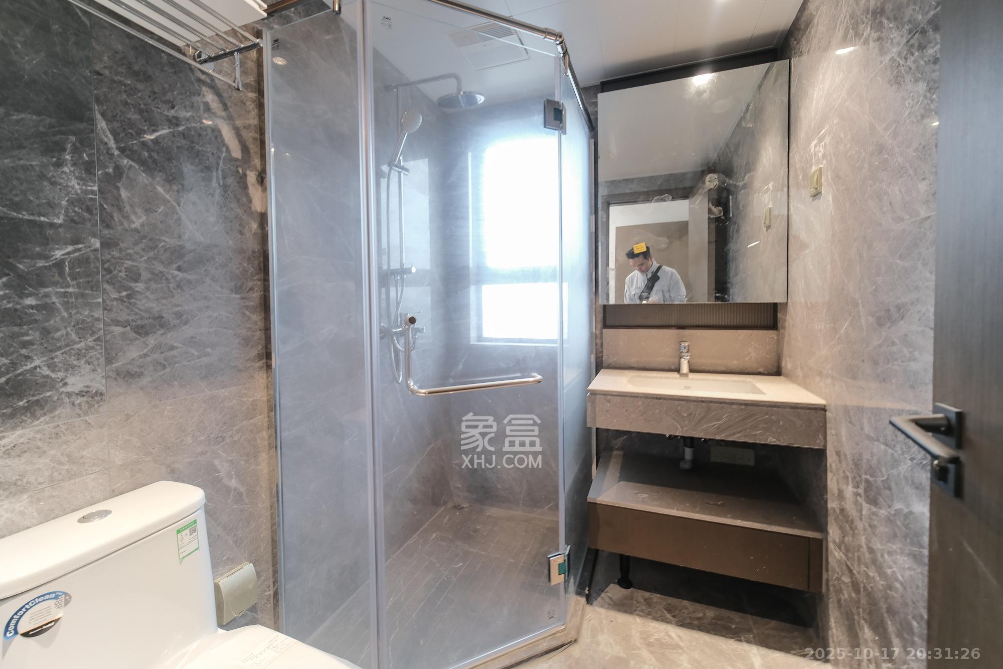 荣盛城  4室2厅2卫    88.8万卫生间