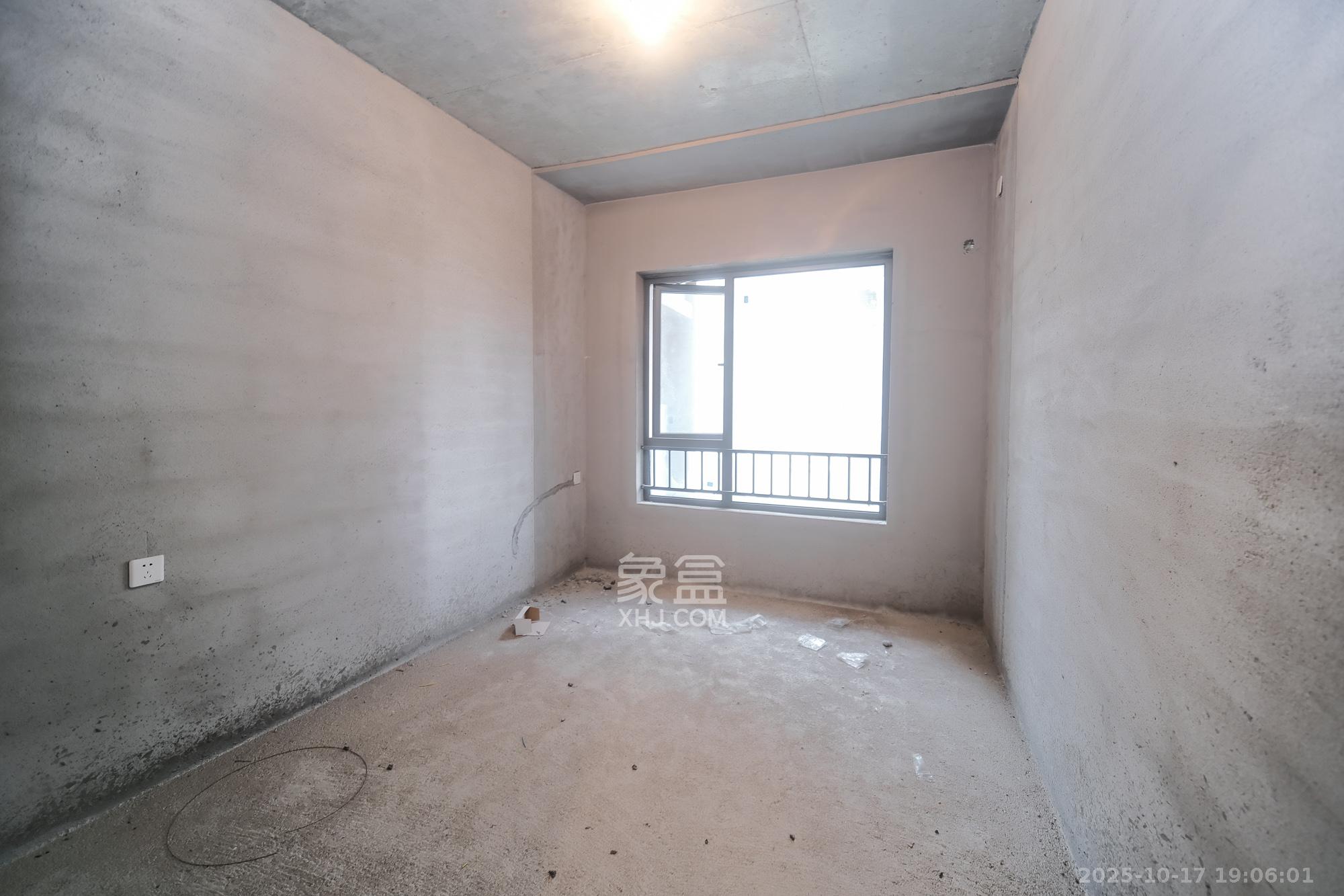 荣盛城 3室2厅2卫 85.0万 荣盛城 3室2厅2卫 85.0万卧室