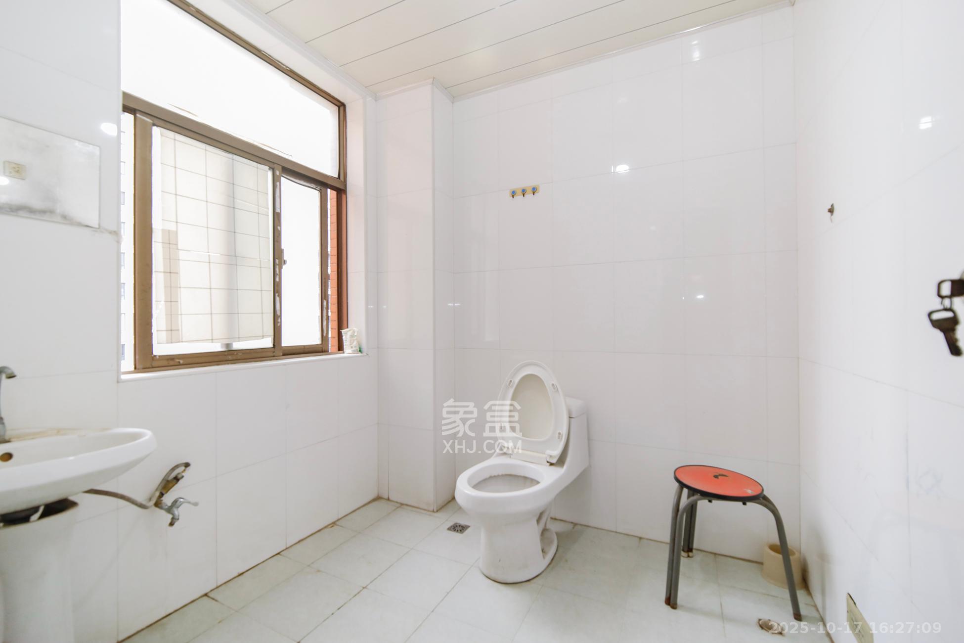 湘翰御舍  3室2厅2卫    86.0万卫生间