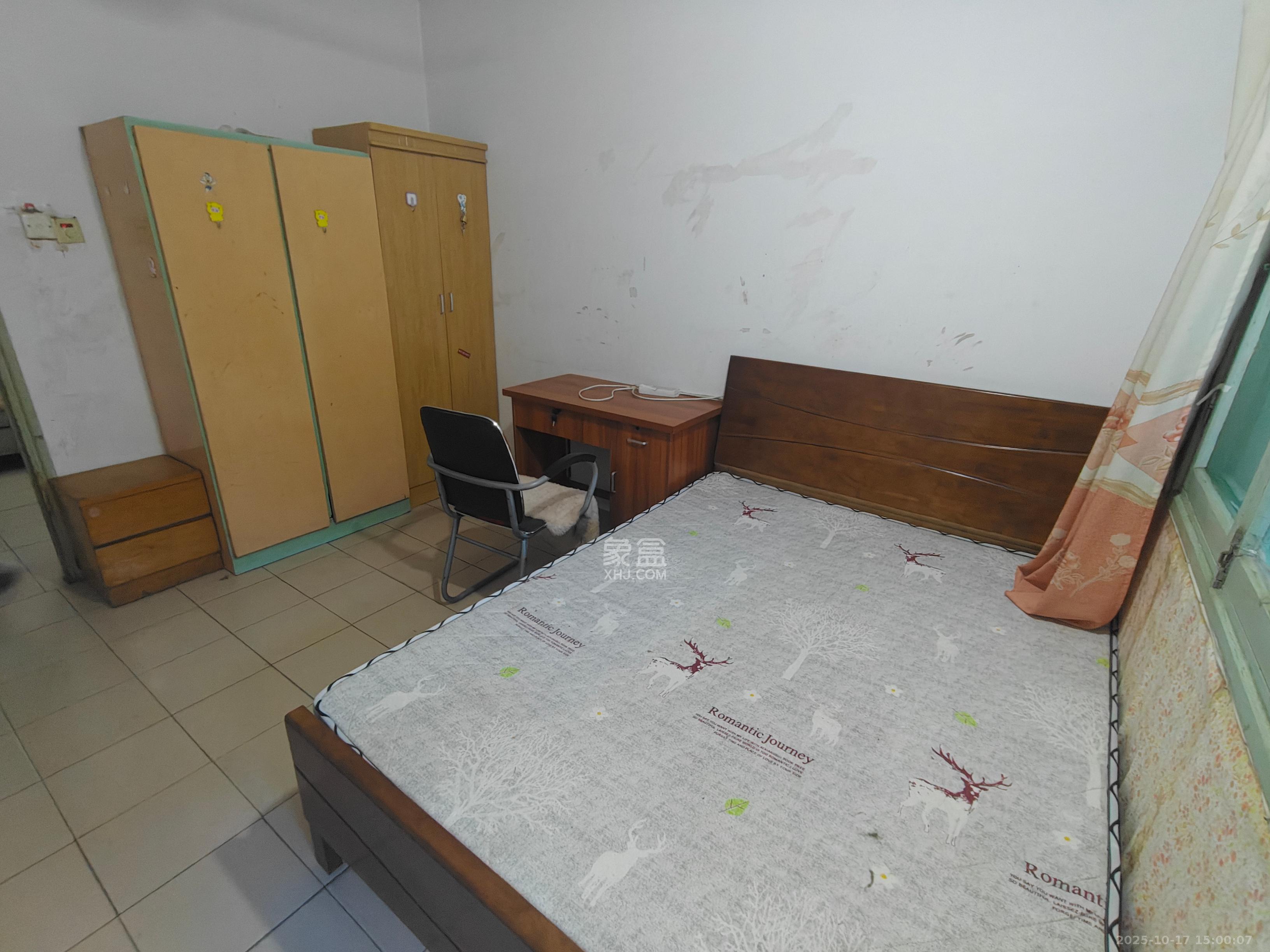 石佳冲小区  3室1厅1卫    2400.0元/月 石佳冲小区  3室1厅1卫    2400.0元/月室内图