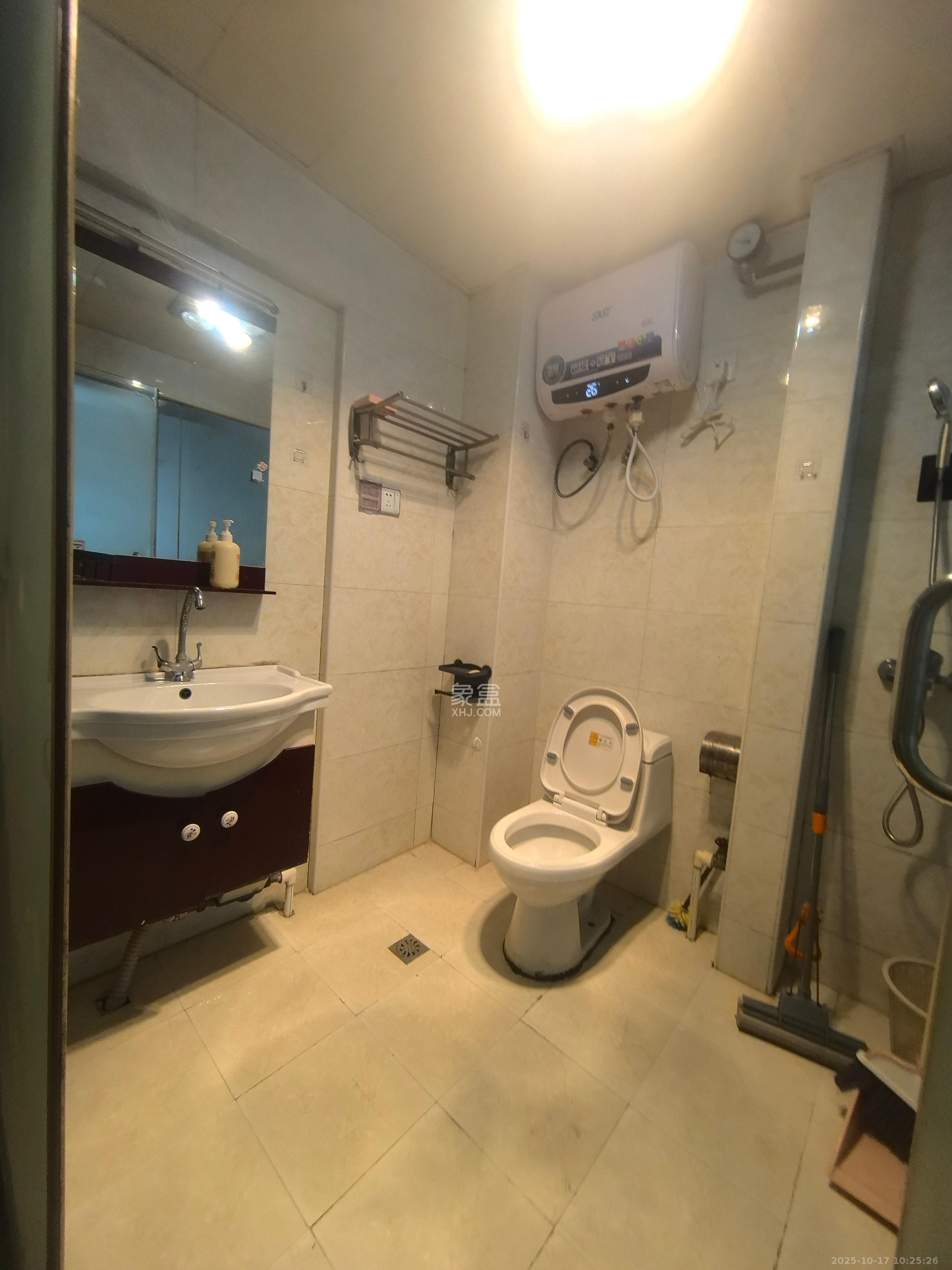 兰卡威国际 1室1厅1卫 1500.0元/月 兰卡威国际 1室1厅1卫 1500.0元/月室内图