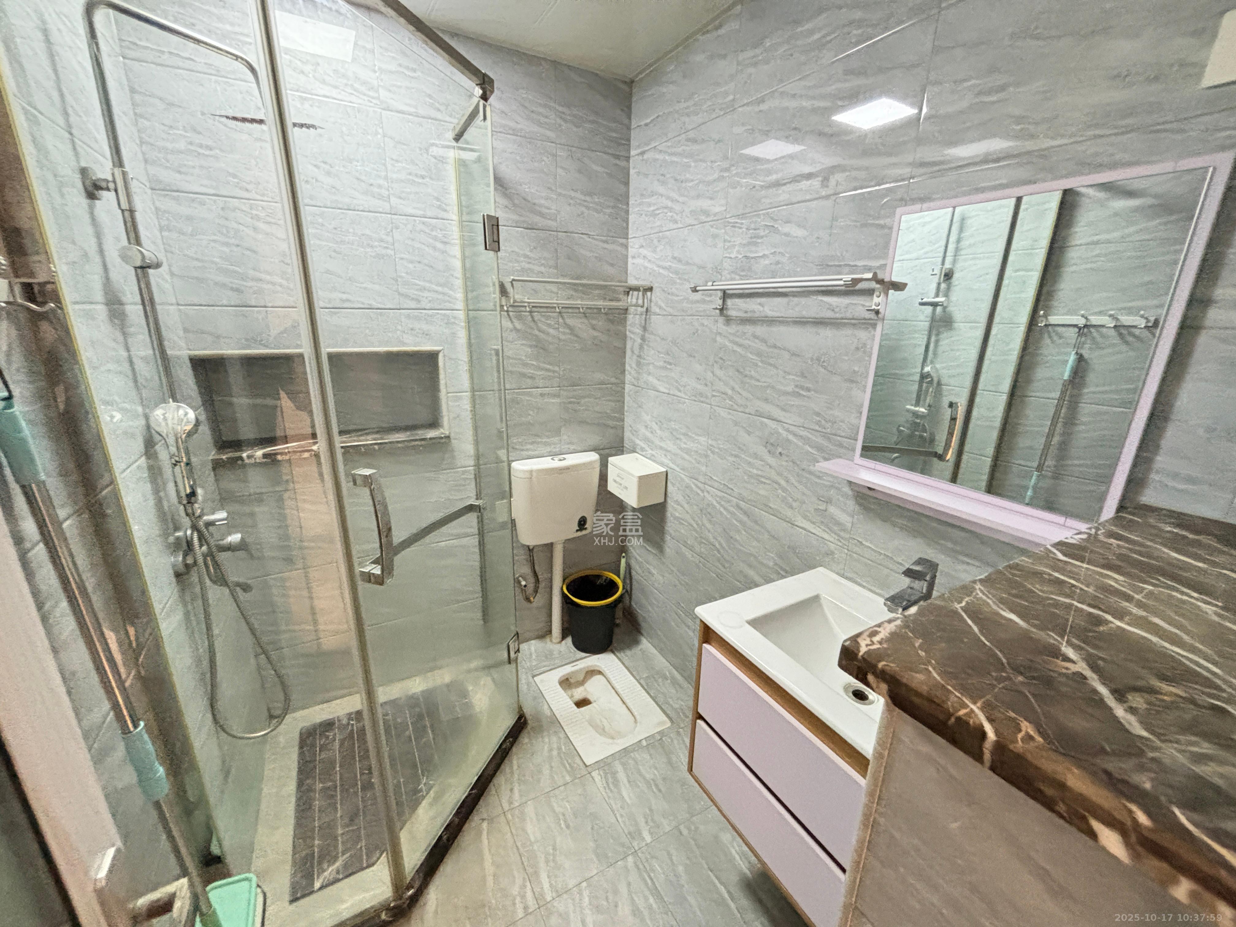 江南华府  1室1厅1卫    1800.0元/月室内图