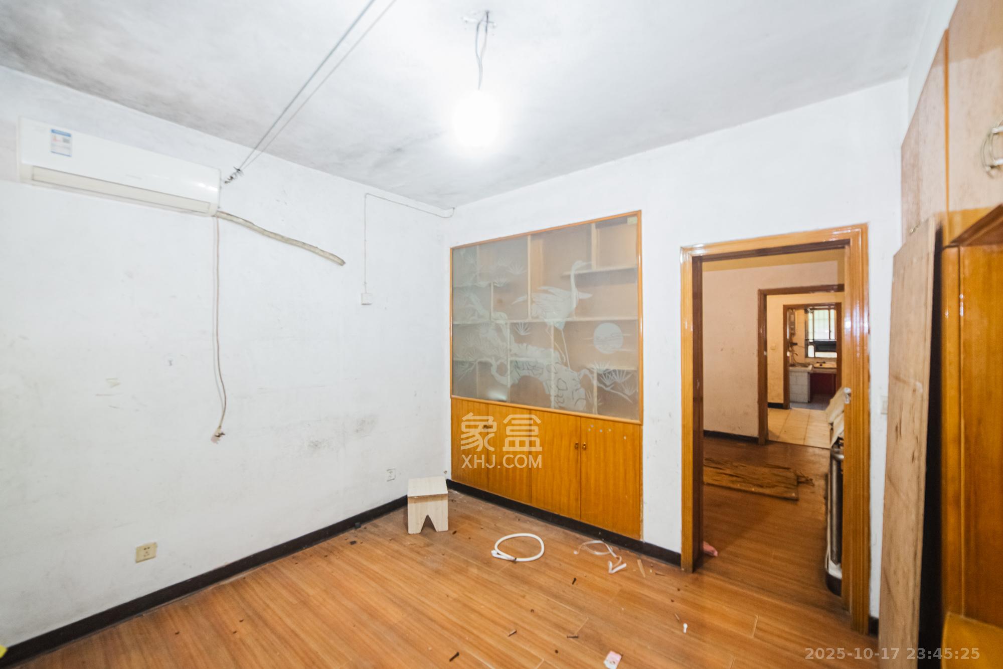 交通设计院（伍家岭）  2室1厅1卫    40.0万客厅