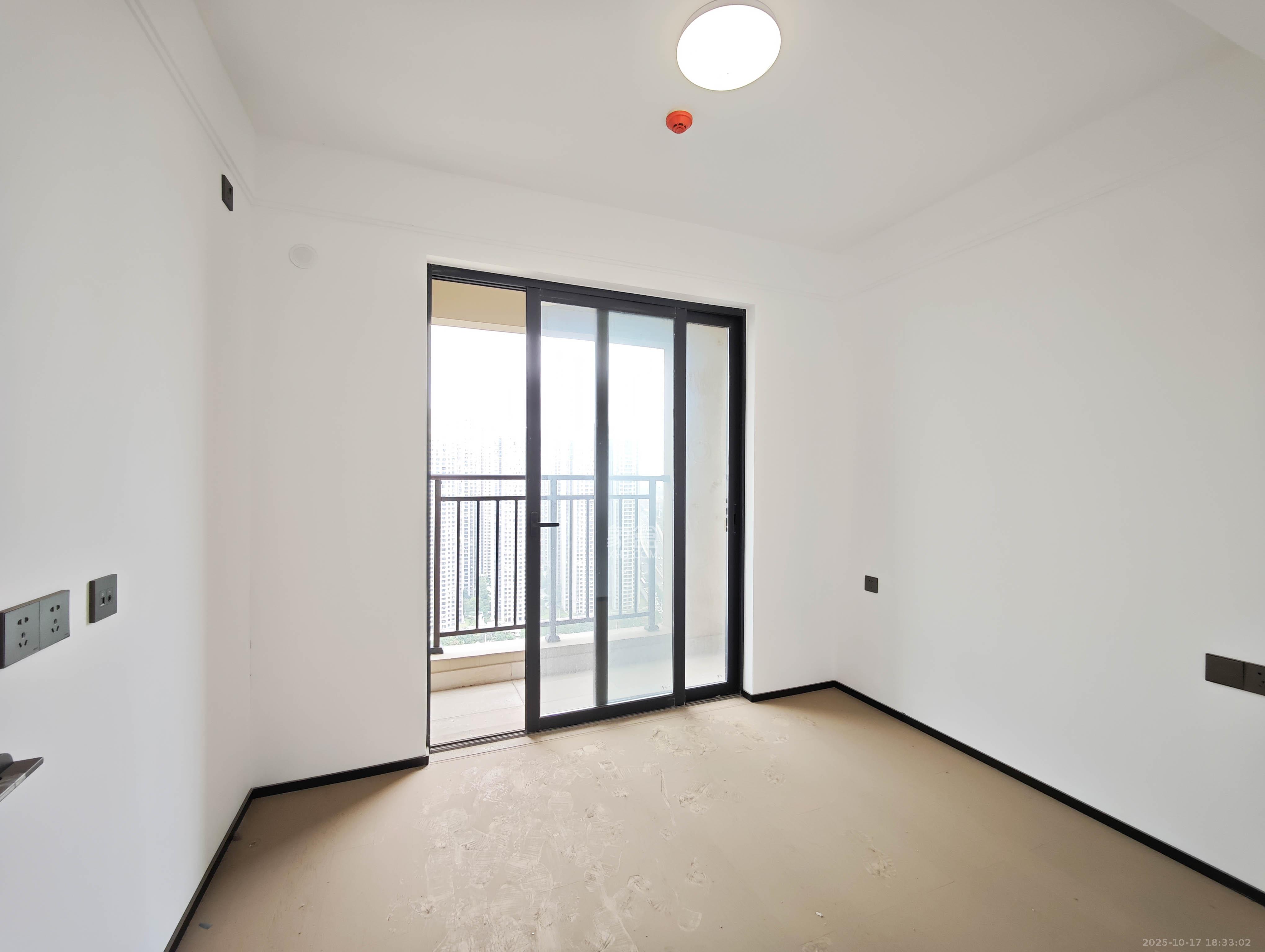 万科魅力之城天阔里  4室3厅2卫    138.0万卧室