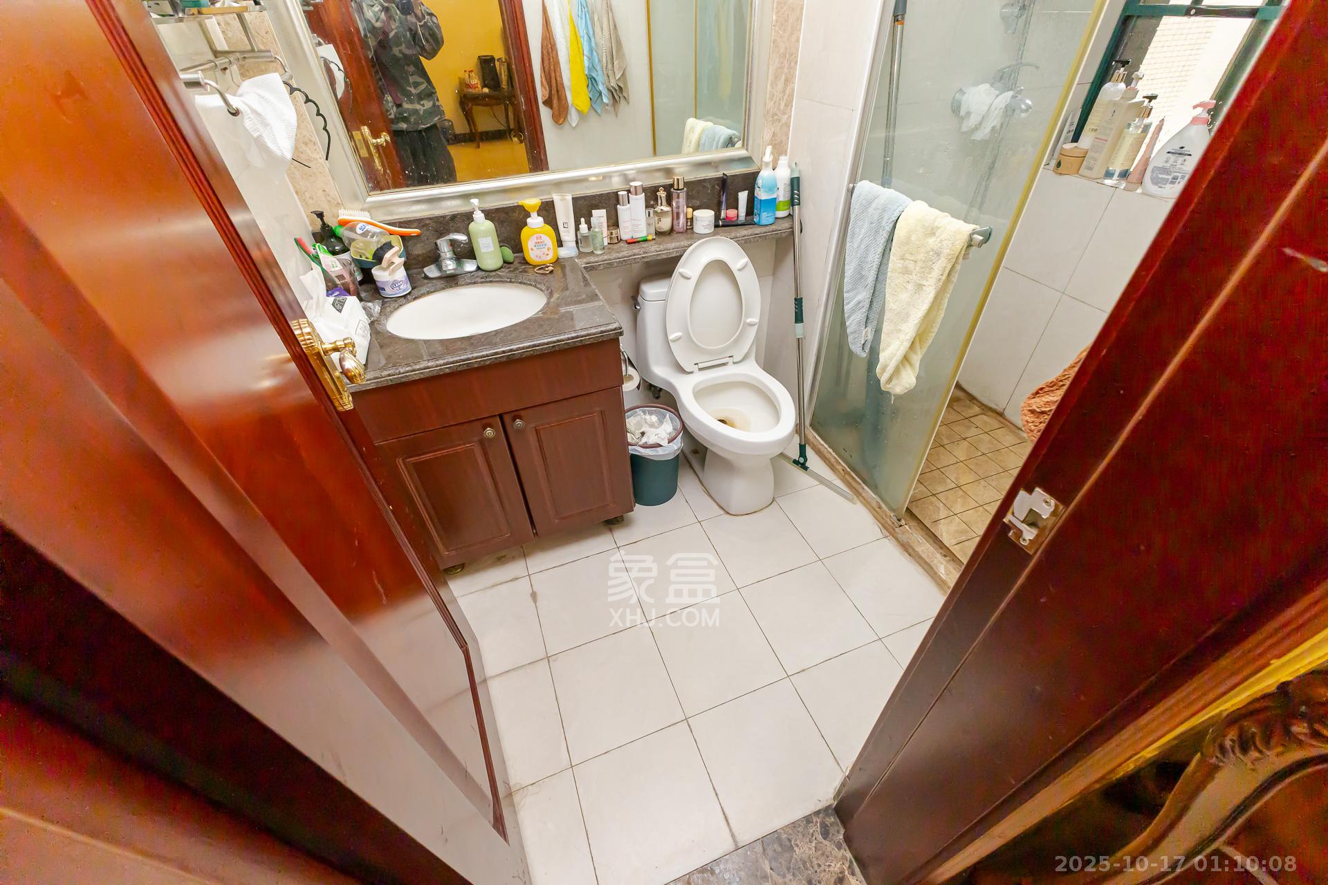 恒大名都  4室2厅2卫    105.0万卫生间