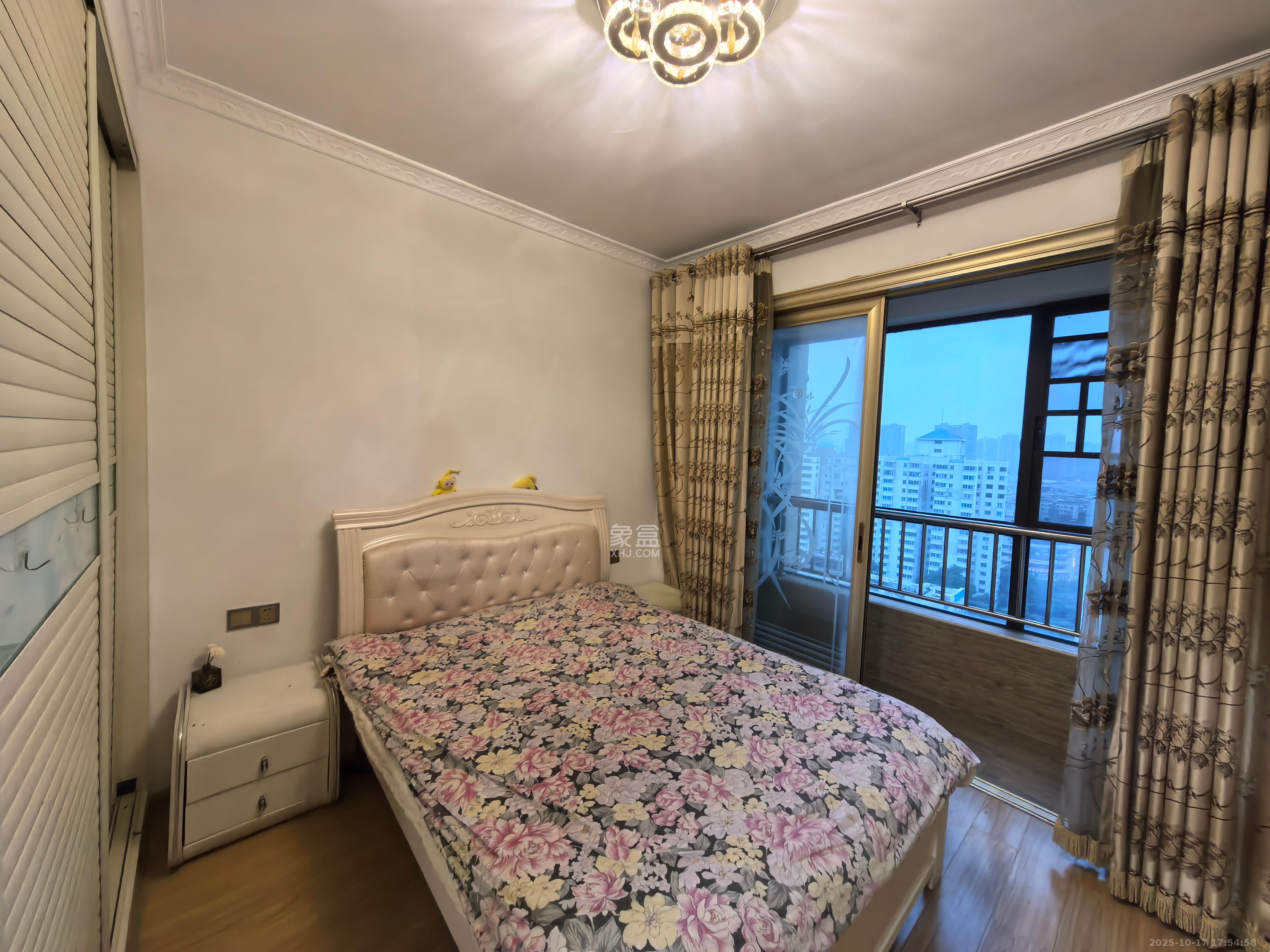 天下一家 3室2厅2卫 2800.0元/月 天下一家 3室2厅2卫 2800.0元/月室内图