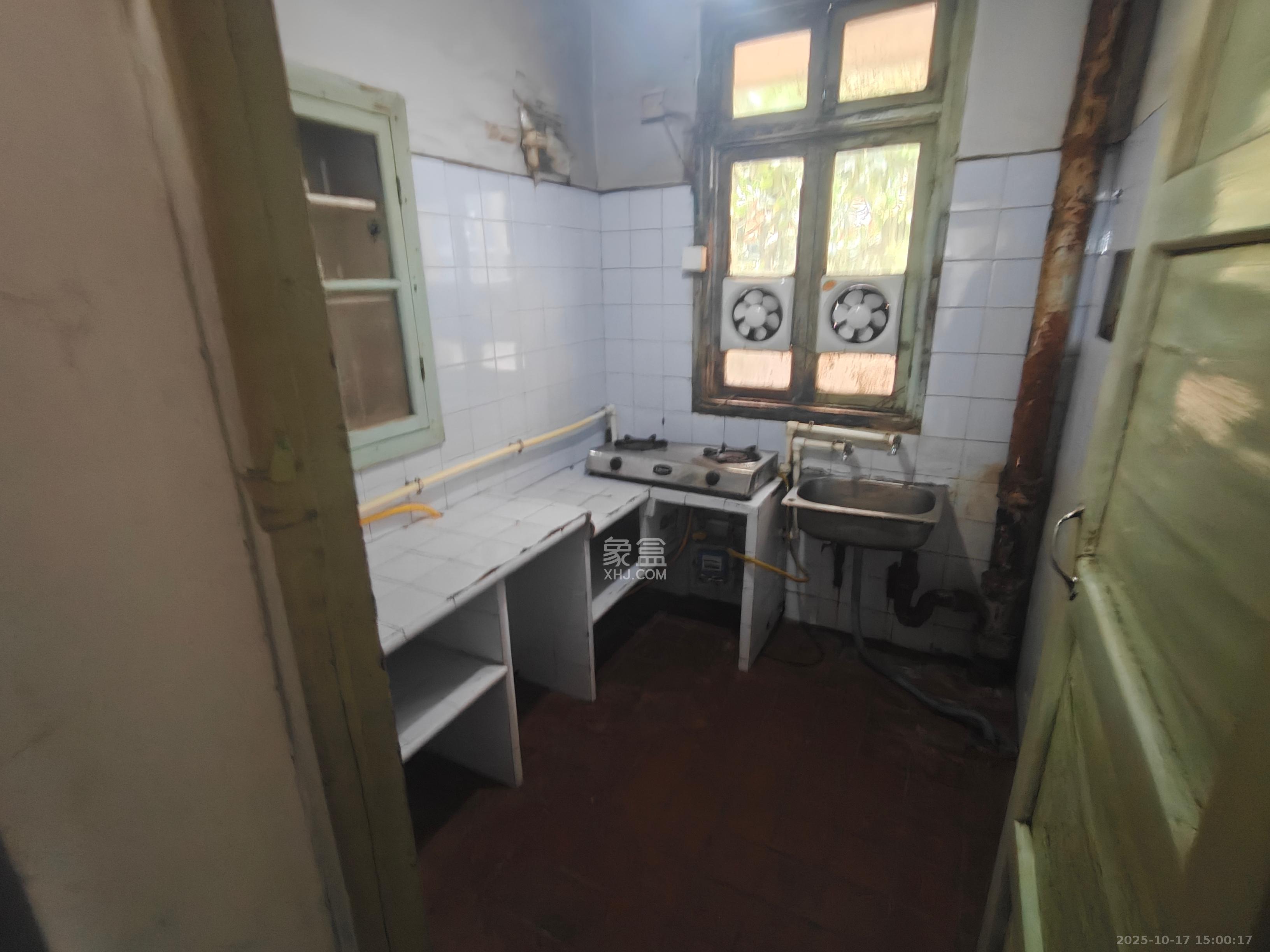 石佳冲小区  3室1厅1卫    2400.0元/月 石佳冲小区  3室1厅1卫    2400.0元/月室内图