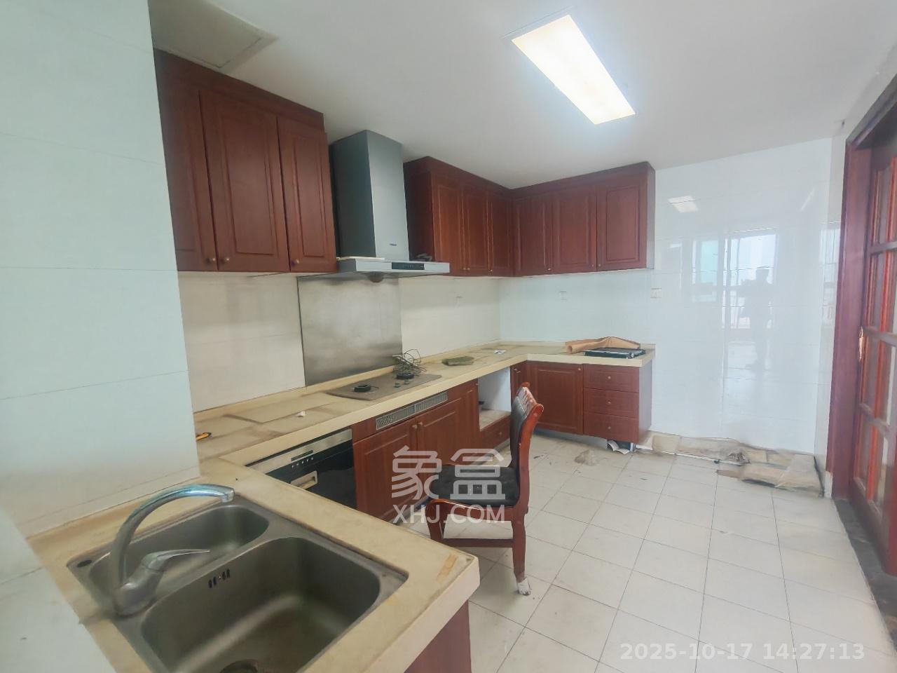 恒大绿洲  5室2厅3卫    6800.0元/月室内图