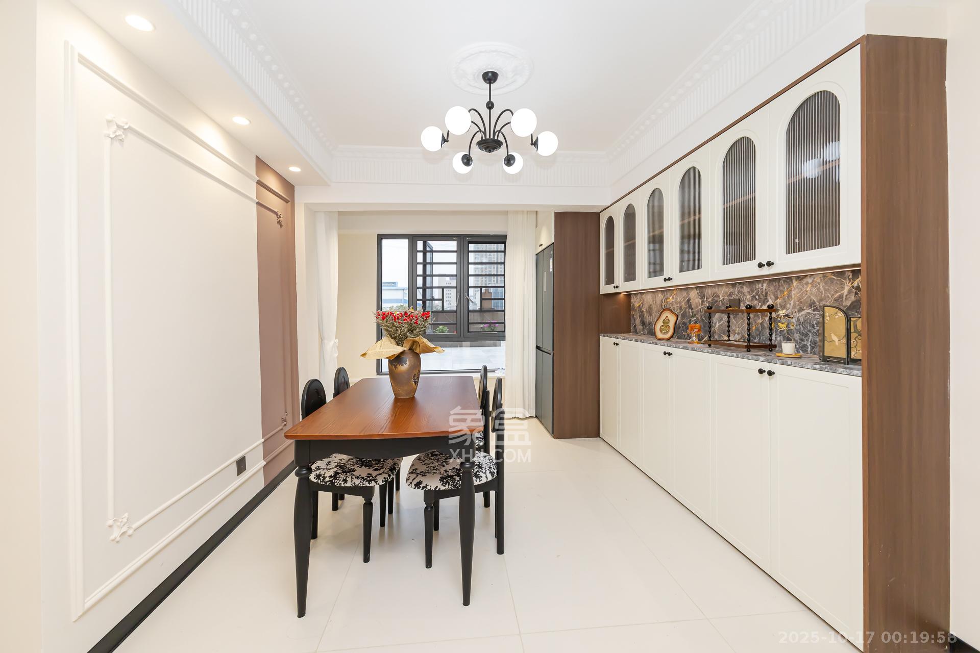 润和又一城  3室2厅2卫    126.8万客厅