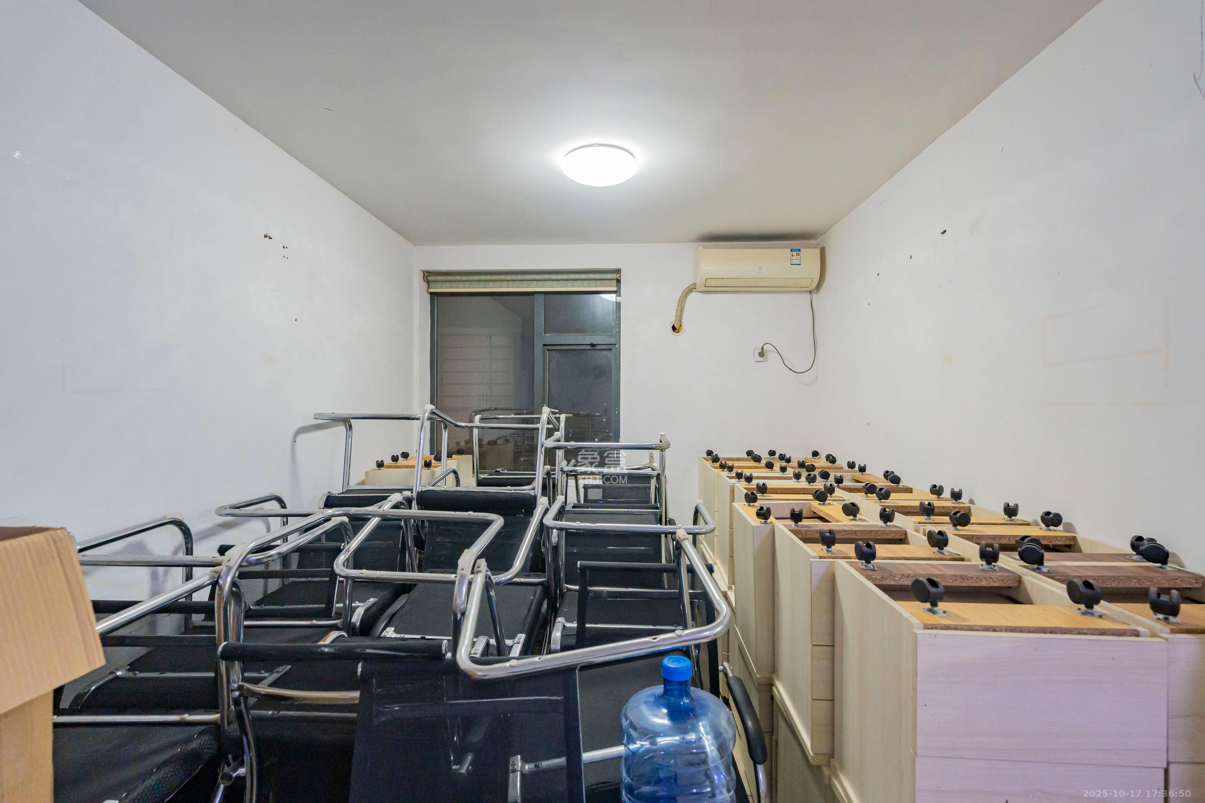 新时代广场 3室1厅1卫 52.0万 新时代广场 3室1厅1卫 52.0万客厅