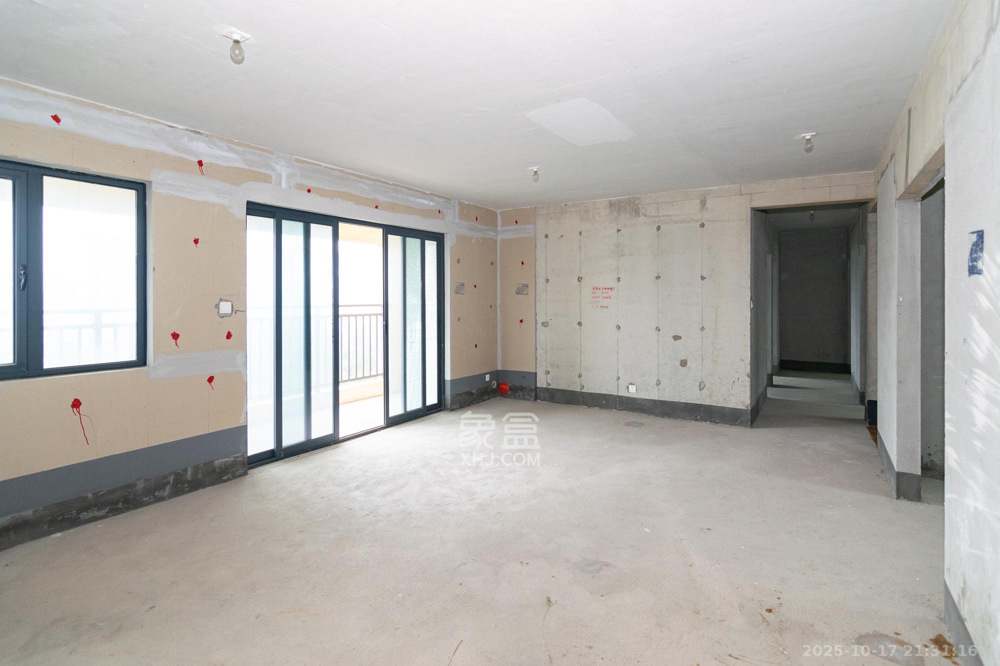 中粮鸿云  5室2厅2卫    89.0万