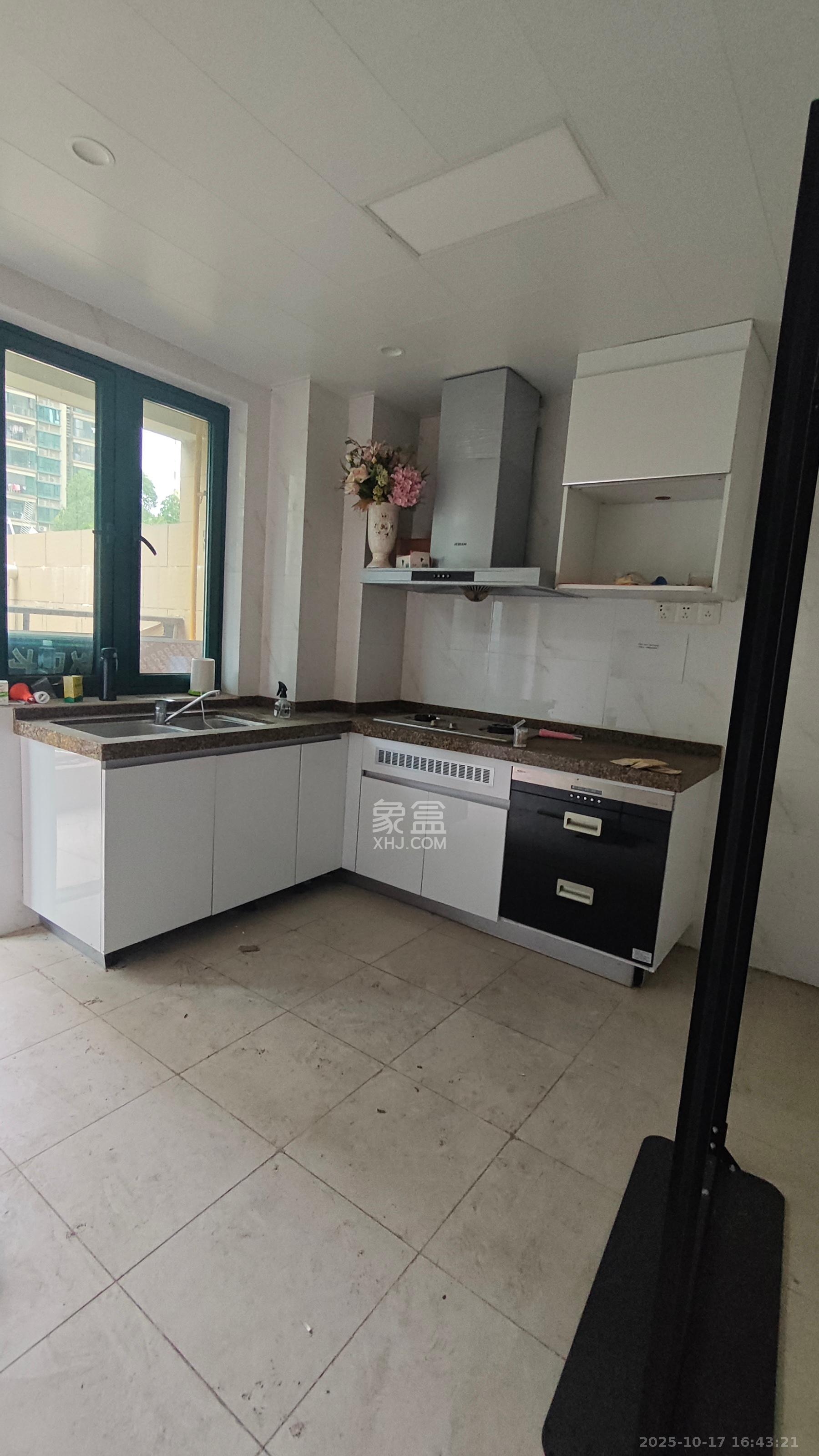 恒大雅苑 3室2厅2卫 2300.0元/月 恒大雅苑 3室2厅2卫 2300.0元/月室内图