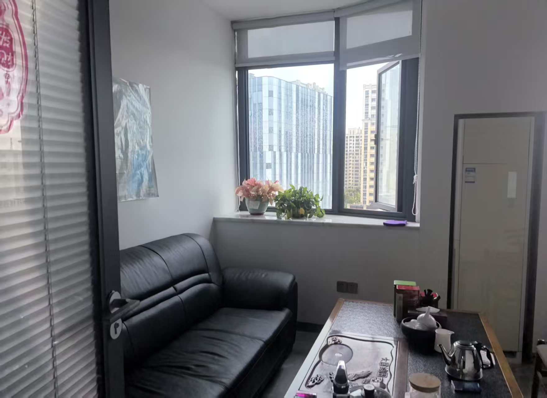 现代大厦   218.0㎡      15000.0元/月室内图