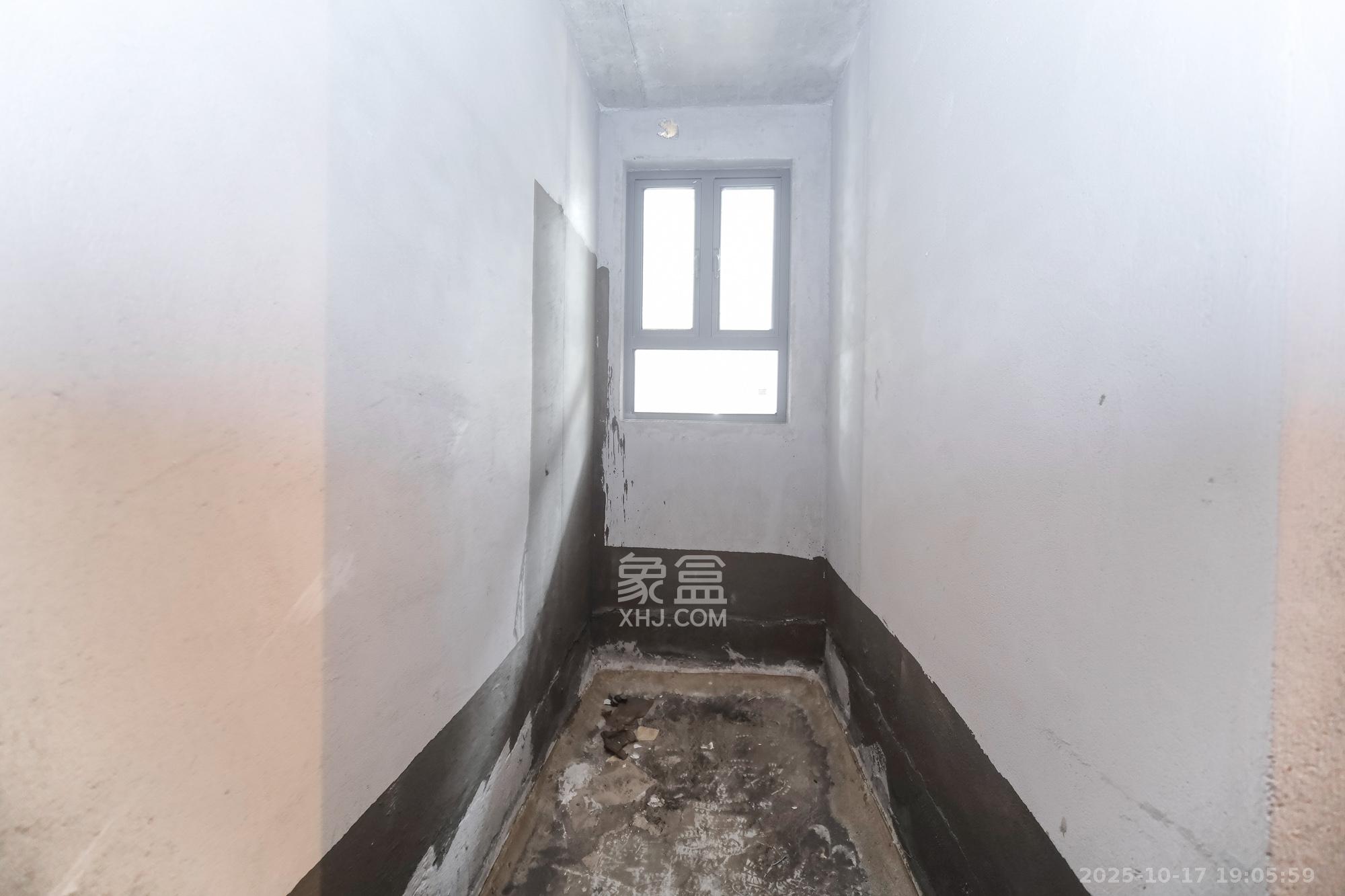 荣盛城  3室2厅2卫    85.0万卫生间