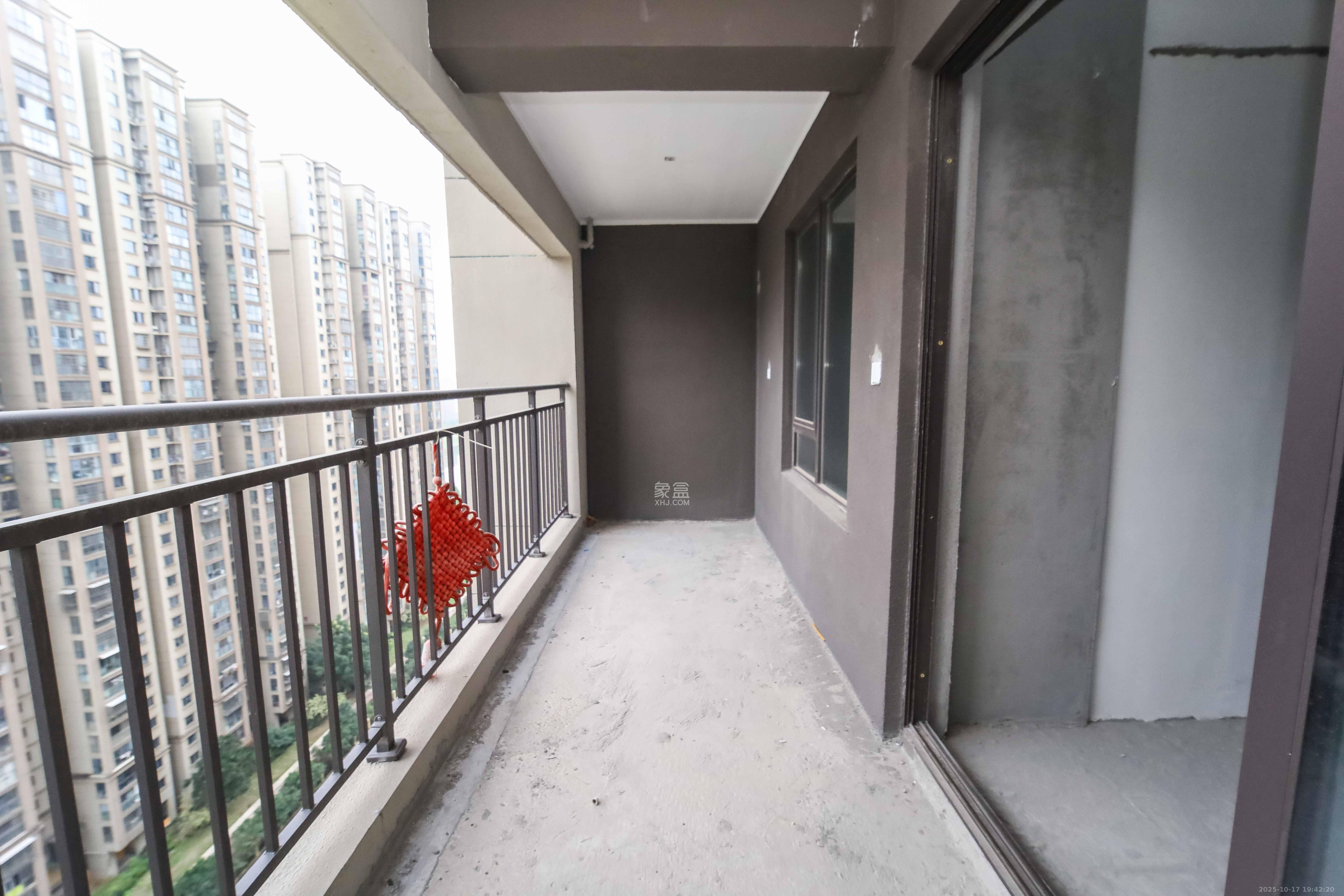 德奥悦东方  4室2厅2卫    150.0万阳台