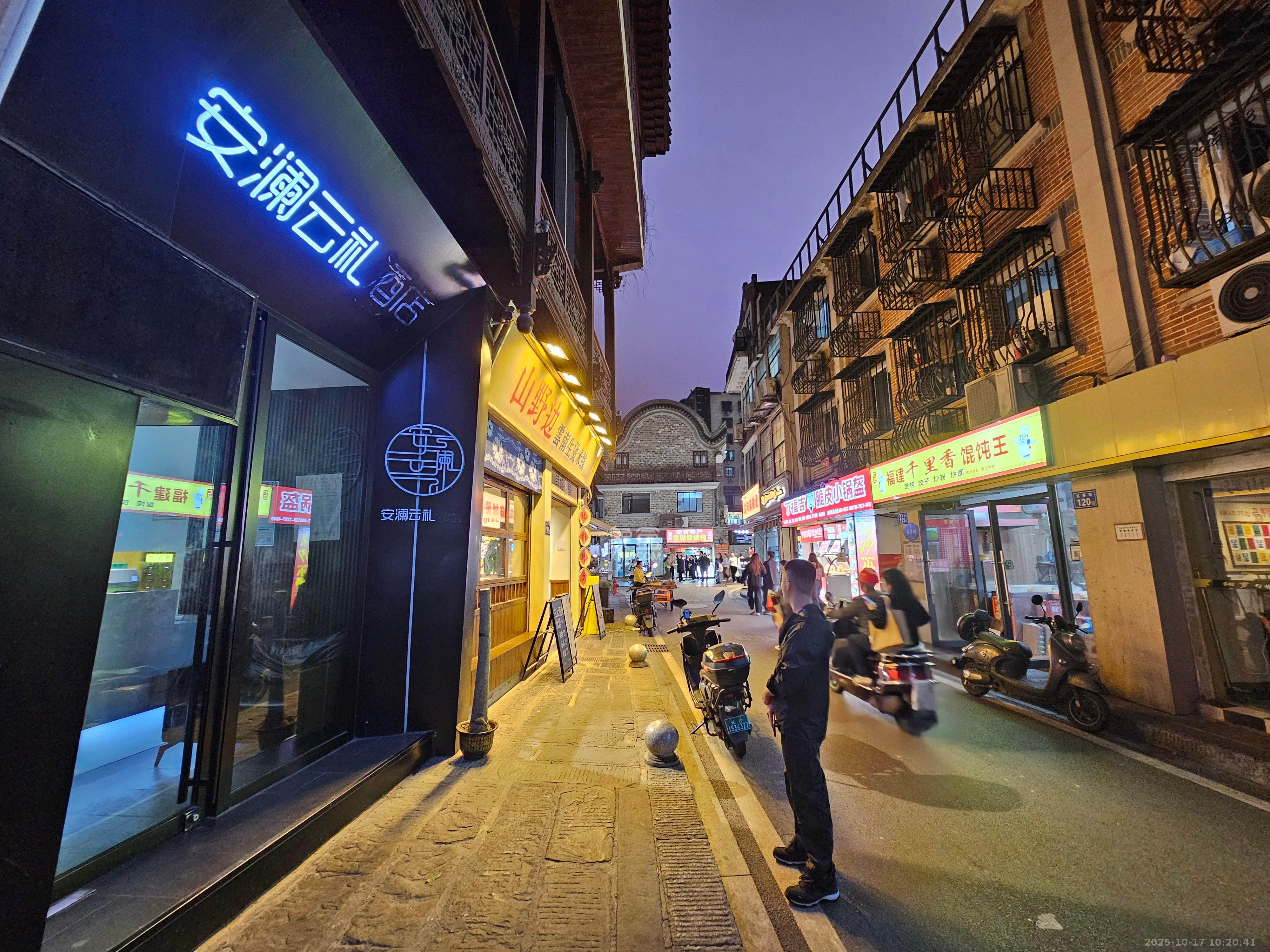 东茅街散盘  24室4厅4卫    18000.0元/月