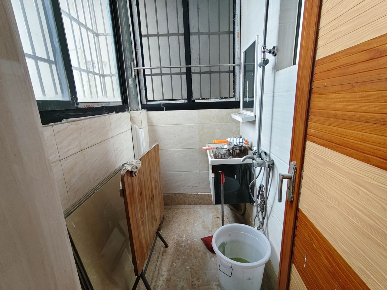 宝泰温泉花园  4室2厅2卫    3200.0元/月