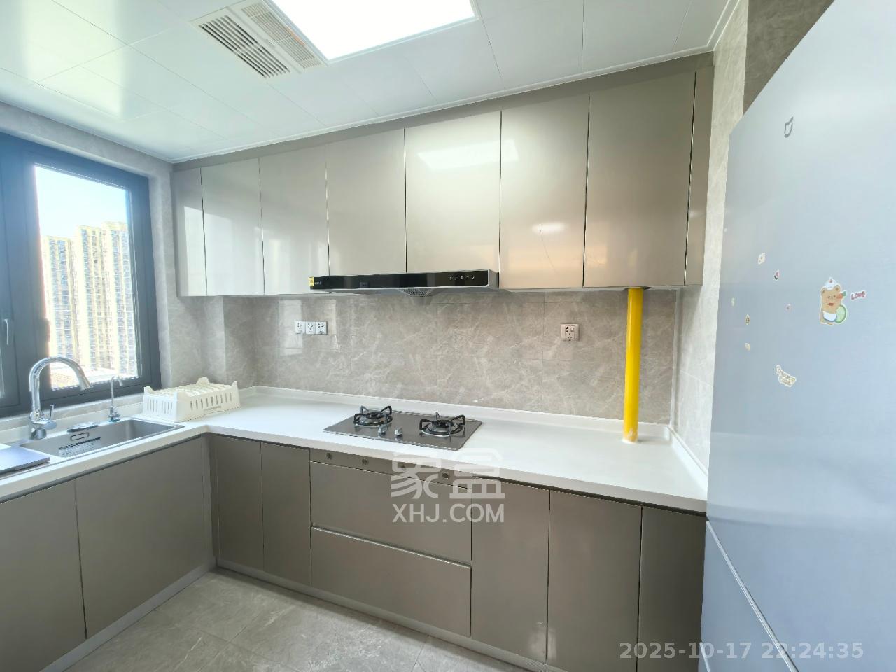 中海麓山境北区 4室2厅2卫 3200.0元/月 中海麓山境北区 4室2厅2卫 3200.0元/月室内图