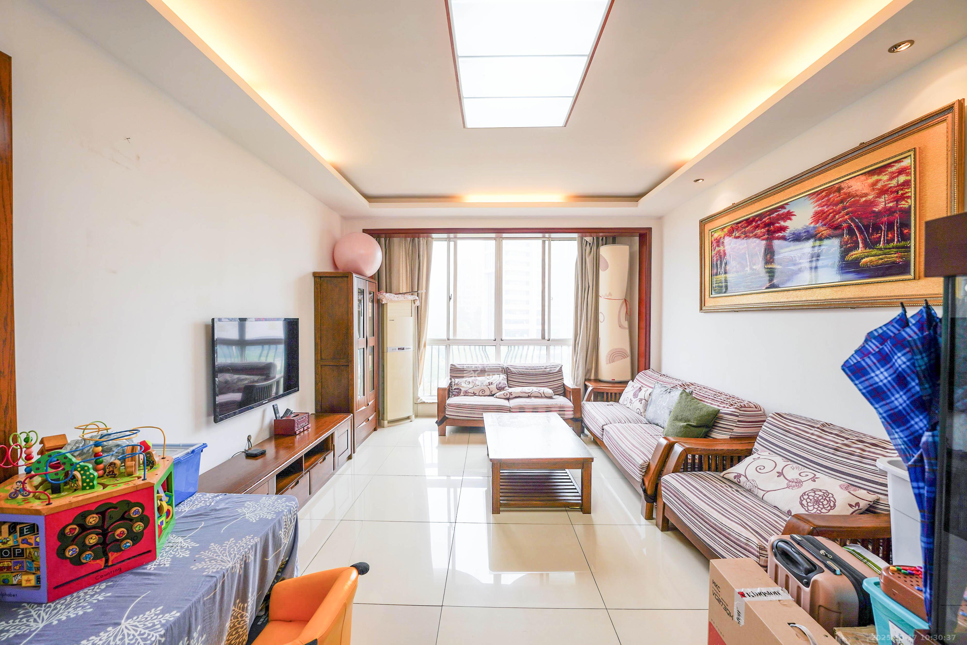 御邦 3室2厅2卫 98.0万 御邦 3室2厅2卫 98.0万客厅