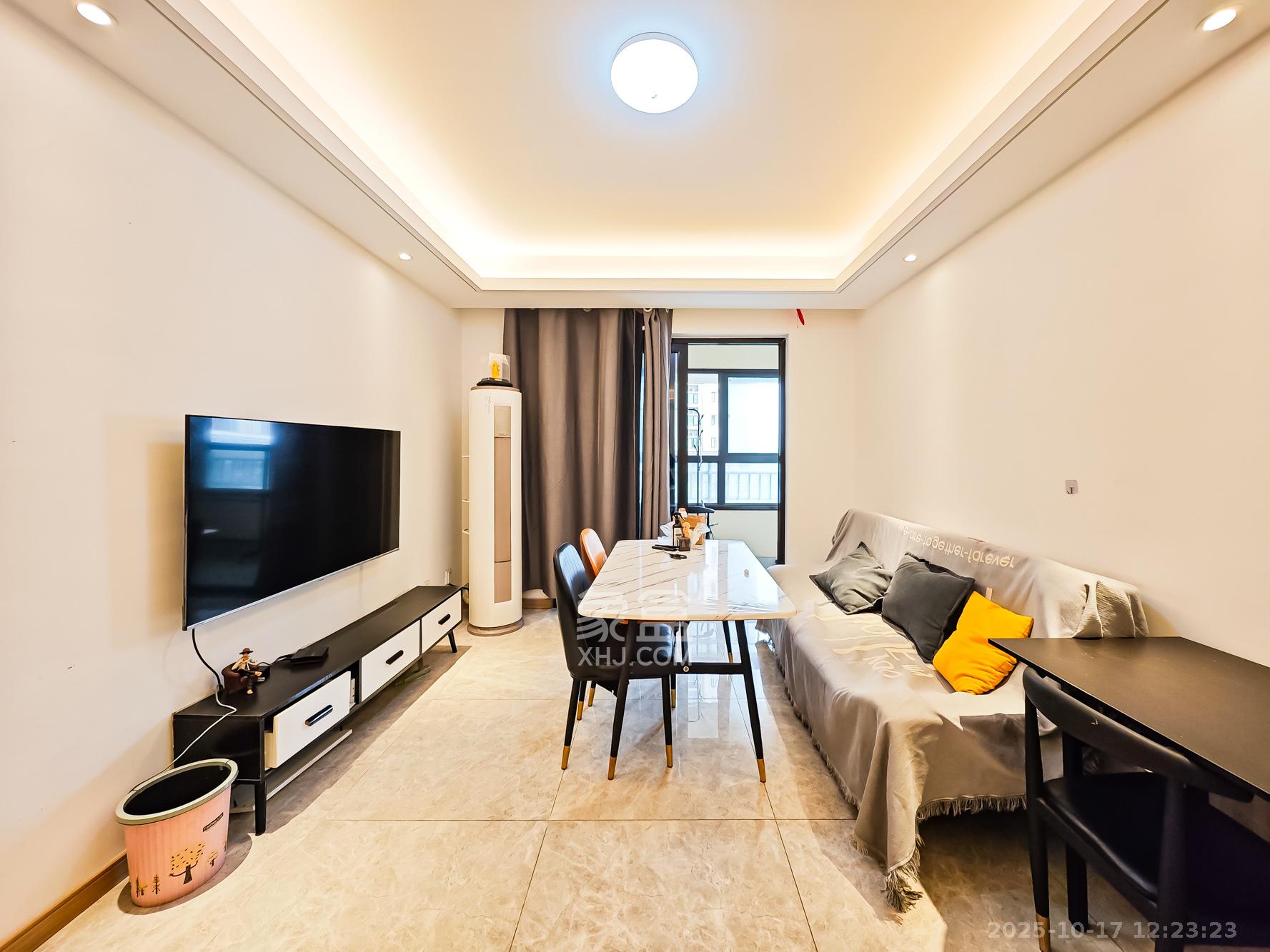 新城和樾(新城和樾公馆)  3室2厅2卫    88.0万 新城和樾(新城和樾公馆)  3室2厅2卫    88.0万客厅