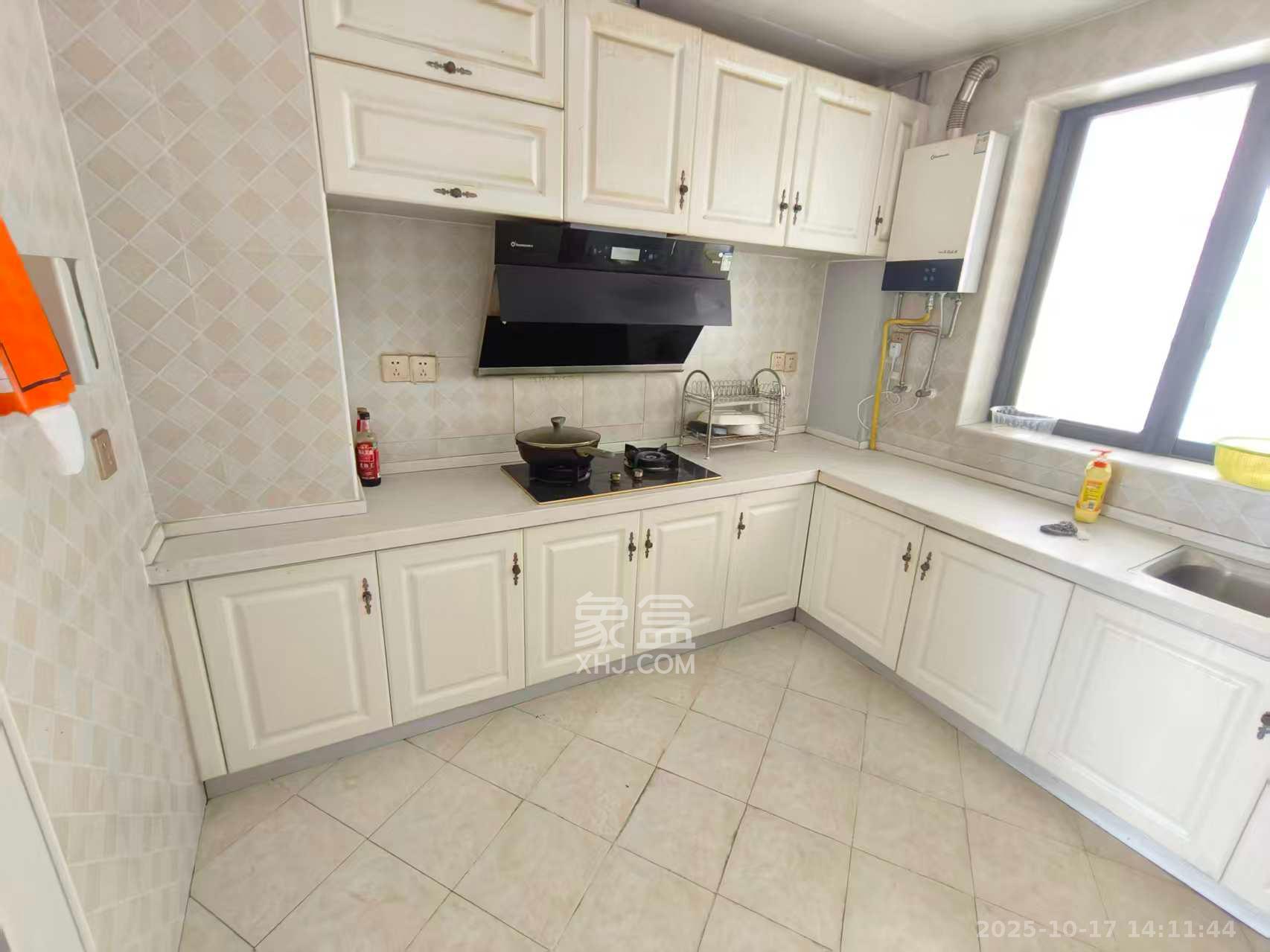 阳光100一期、四五期  3室2厅2卫    2600.0元/月 阳光100一期、四五期  3室2厅2卫    2600.0元/月室内图