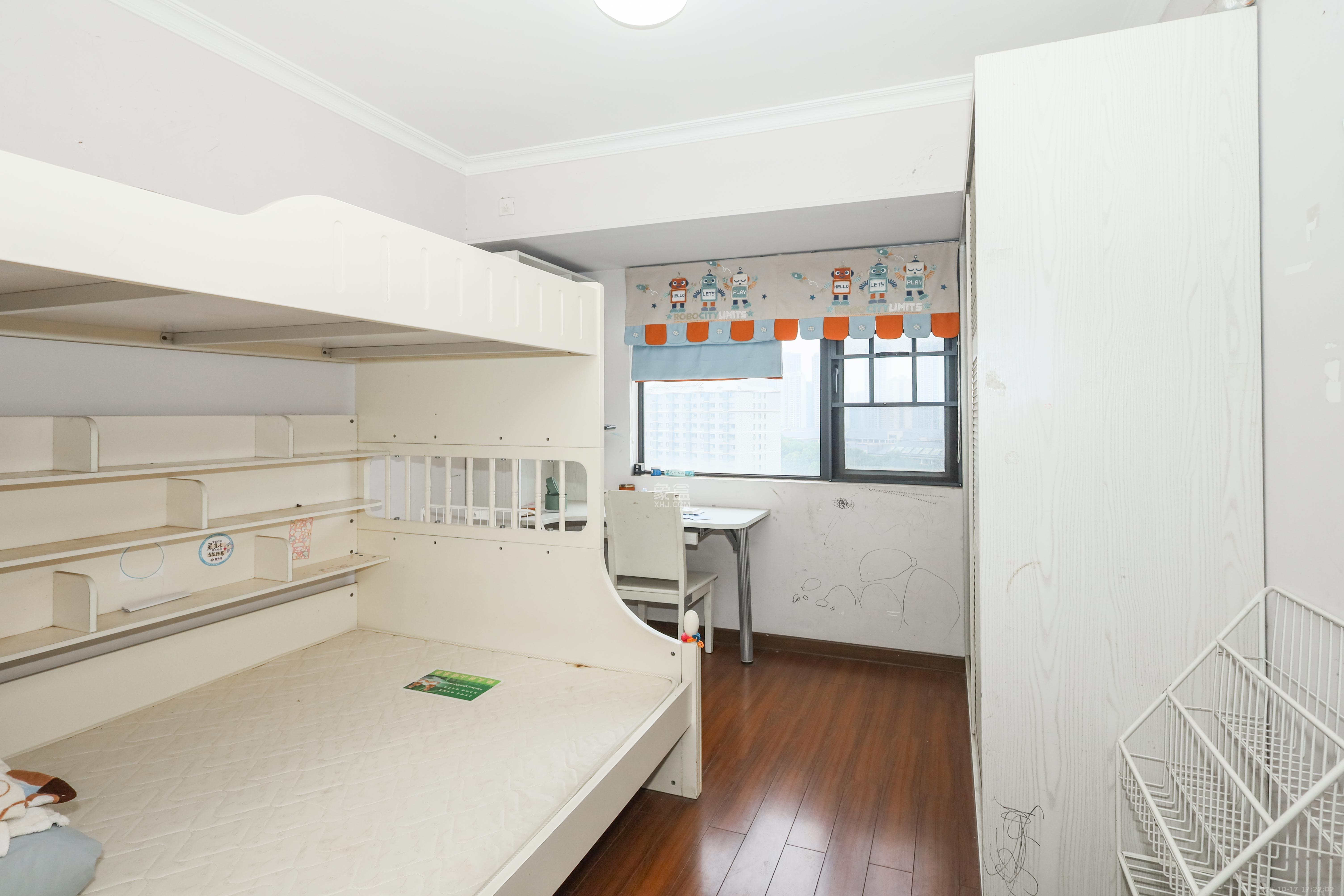 万科城市花园  3室2厅2卫    92.8万卧室