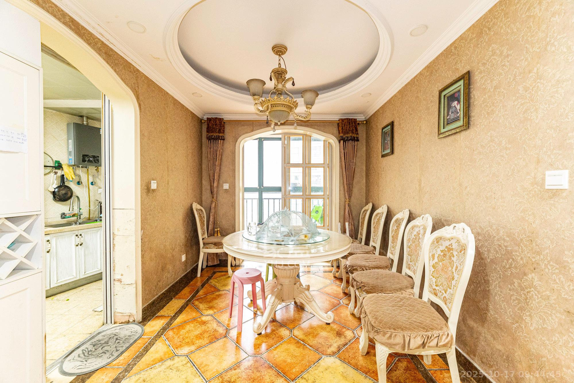 筑梦佳园  4室2厅2卫    99.8万客厅