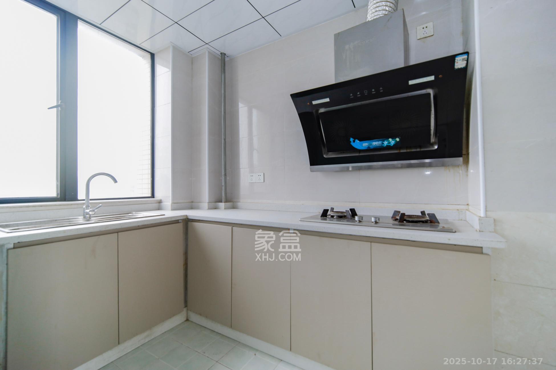 园康星都荟  4室2厅2卫    110.0万厨房