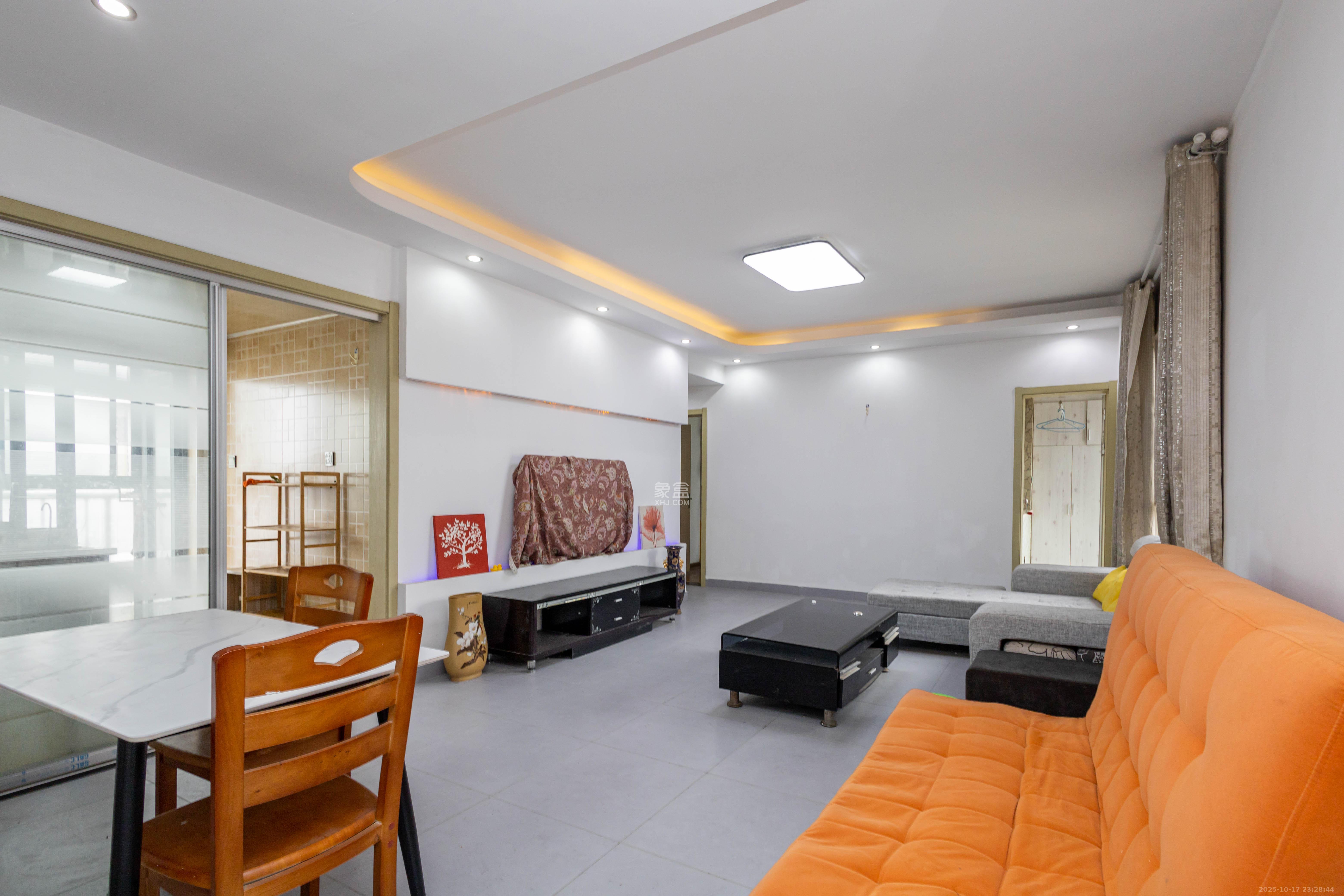 华天LOHO小镇 2室2厅1卫 39.0万 华天LOHO小镇 2室2厅1卫 39.0万客厅