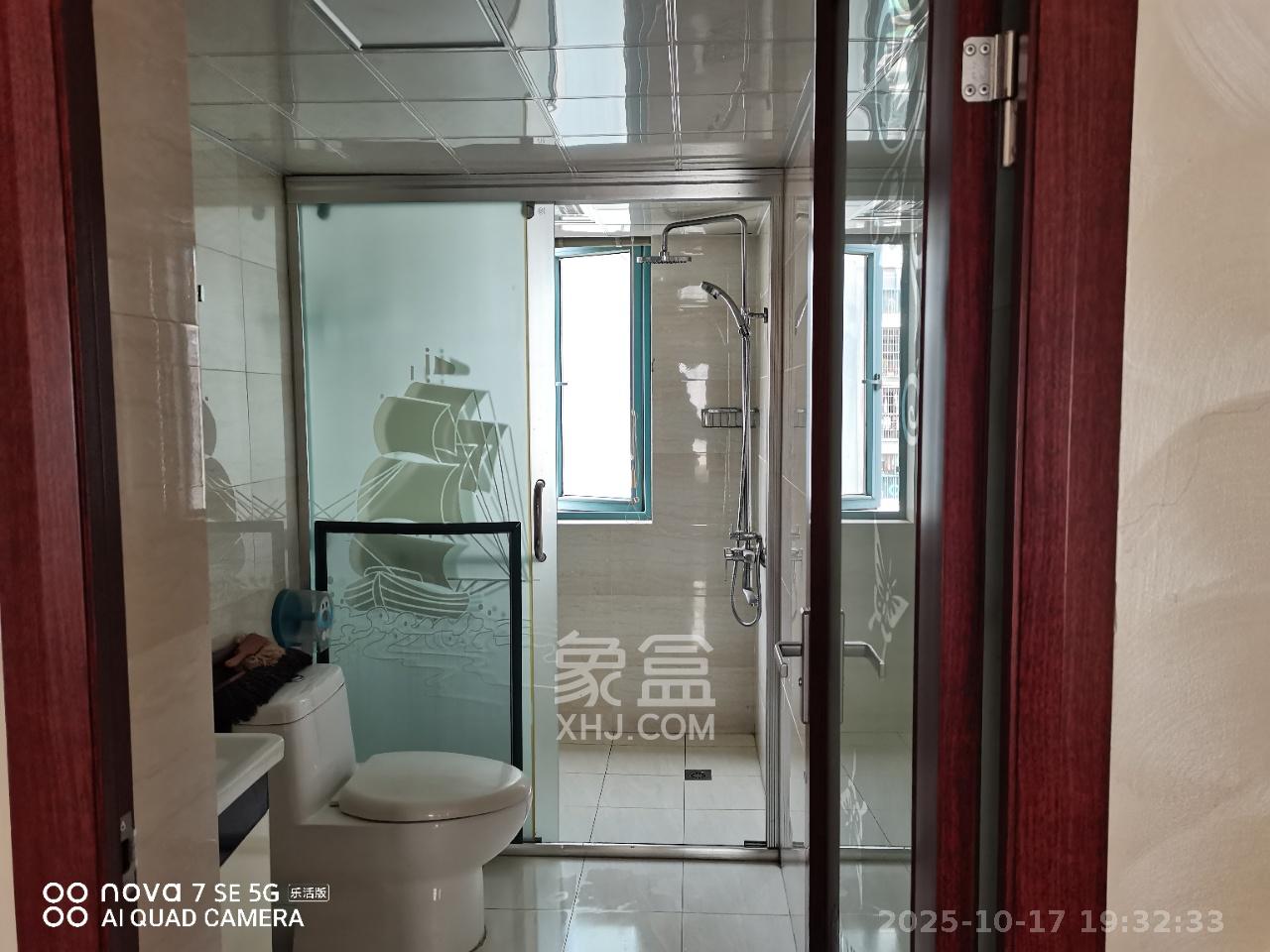 蝴蝶谷  3室2厅2卫    1800.0元/月室内图