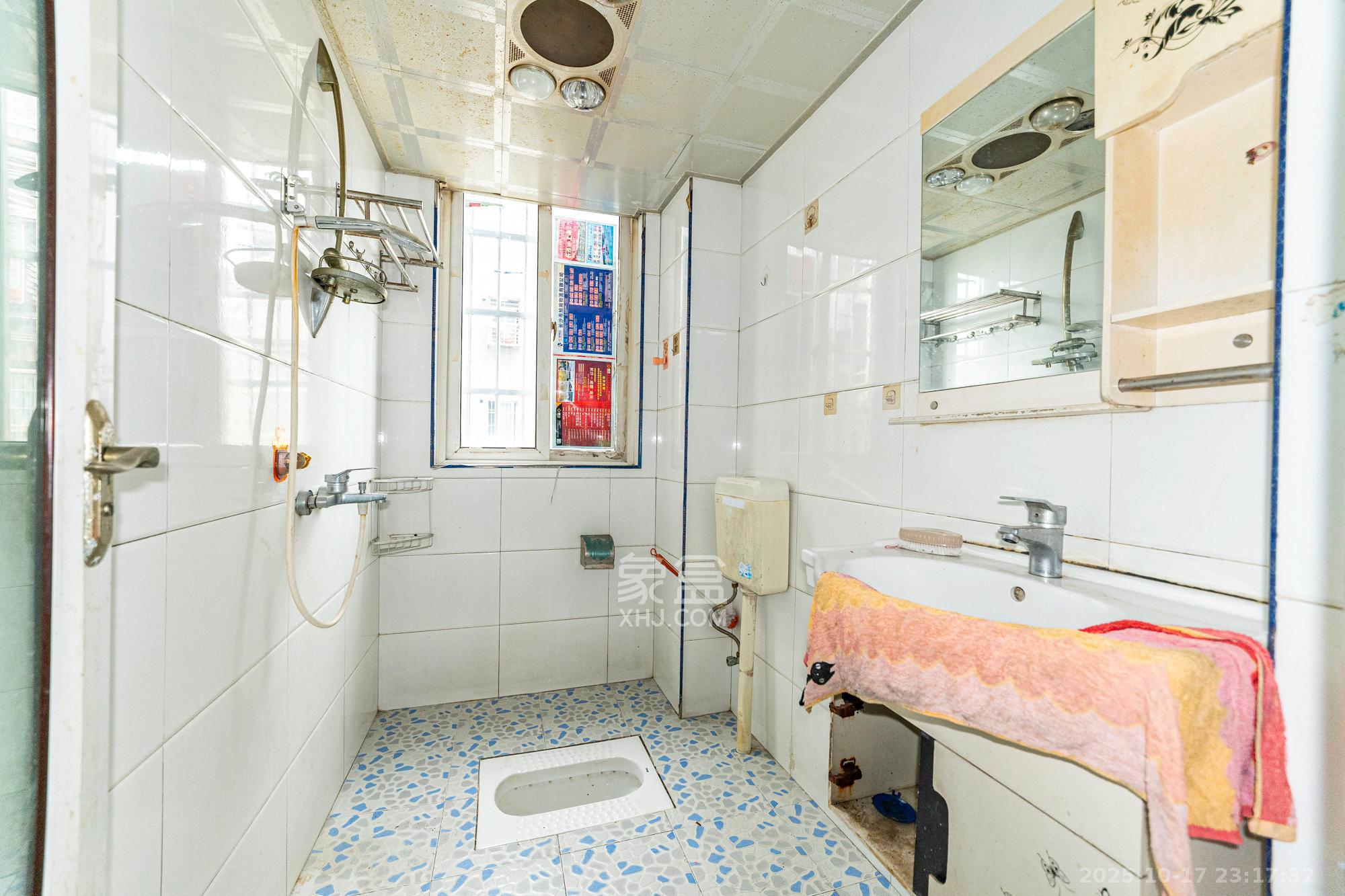 增辉凯旋帝景 2室2厅1卫 35.8万 增辉凯旋帝景 2室2厅1卫 35.8万卫生间