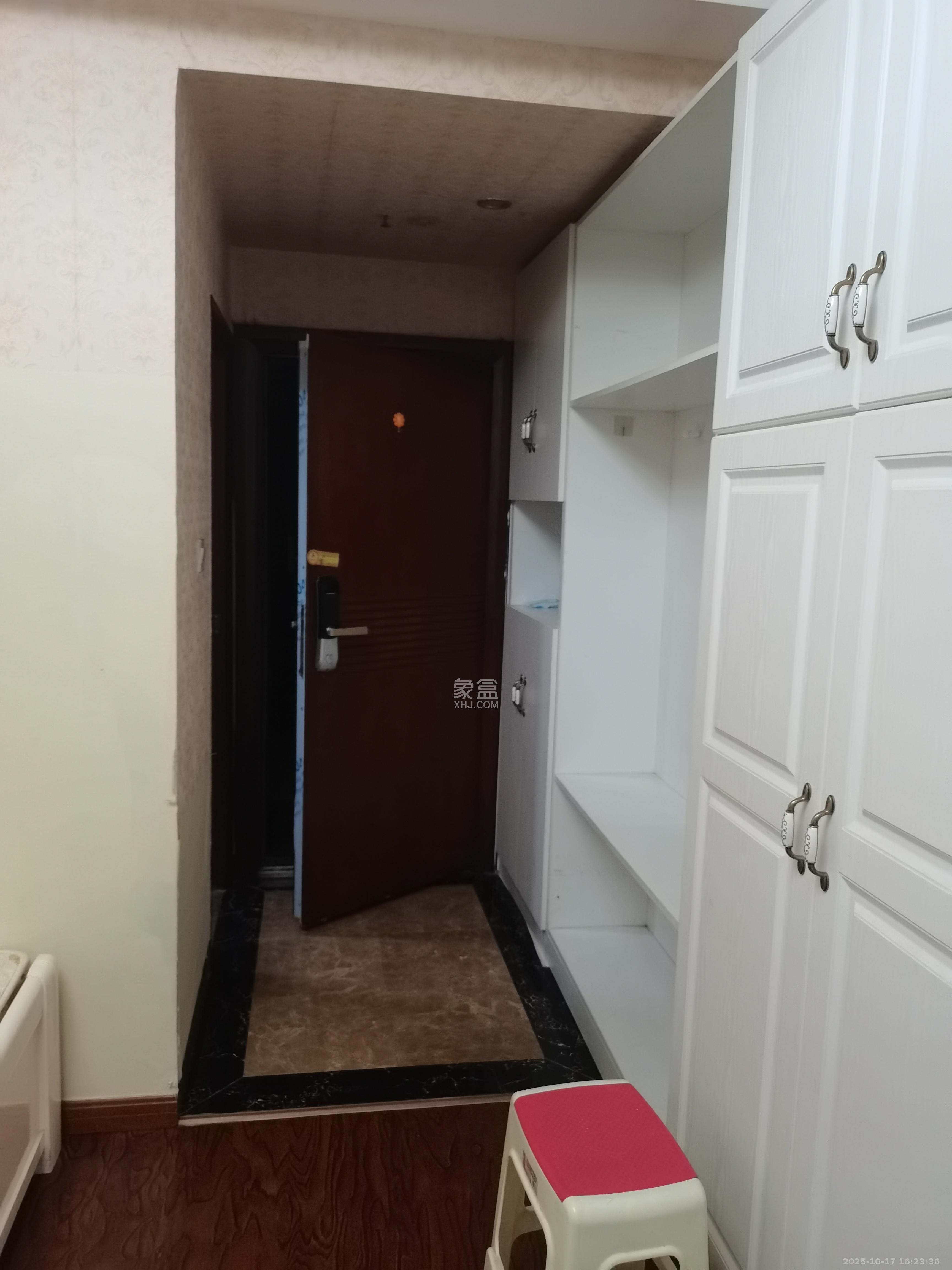 天元涉外景园B区 1室1厅1卫 1400.0元/月 天元涉外景园B区 1室1厅1卫 1400.0元/月室内图