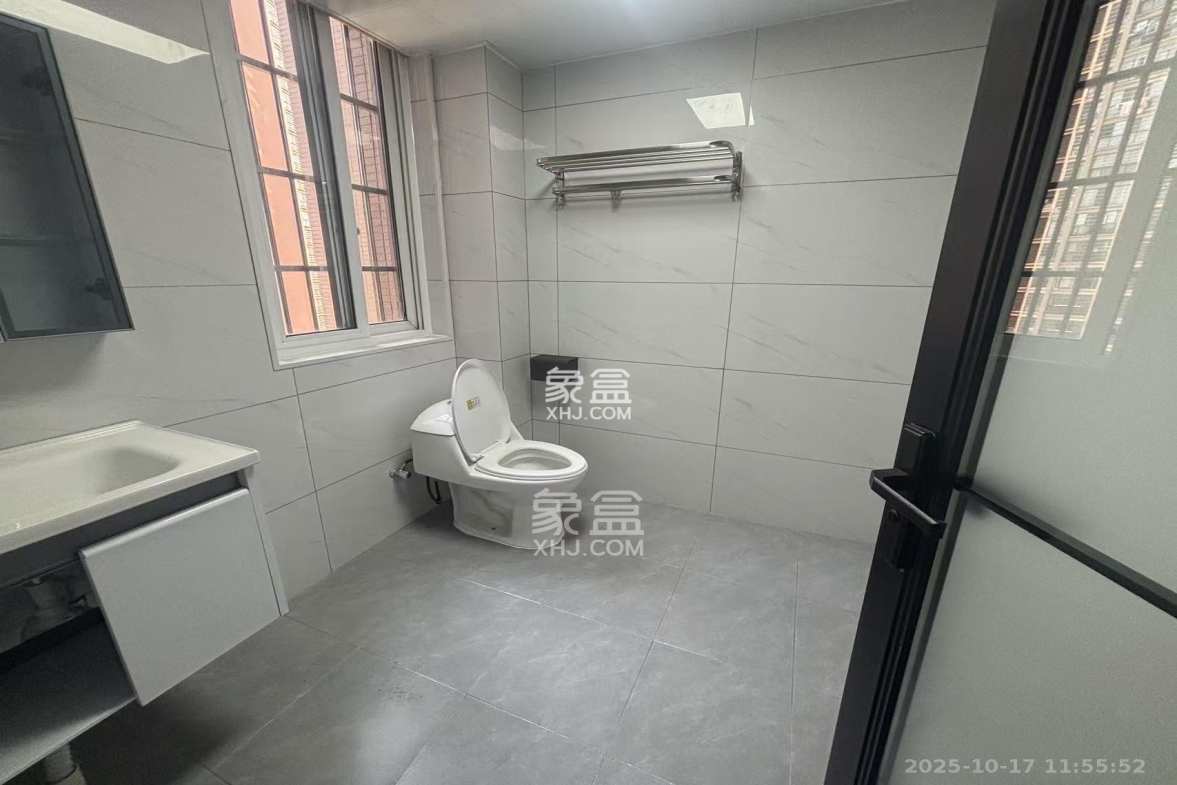 爵士湘 3室2厅2卫 2500.0元/月 爵士湘 3室2厅2卫 2500.0元/月室内图