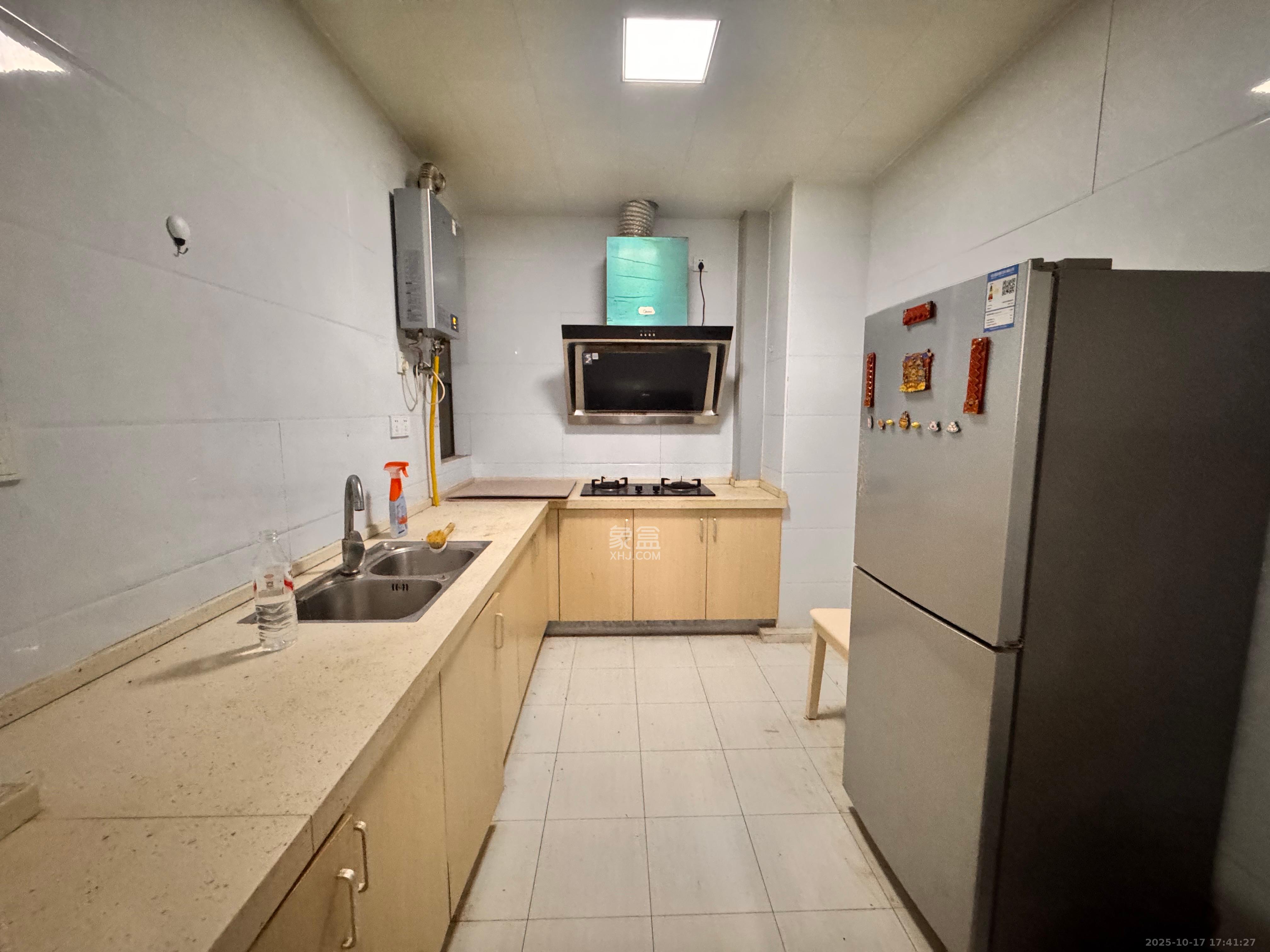 荣盛花语书苑  2室1厅1卫    2500.0元/月 荣盛花语书苑  2室1厅1卫    2500.0元/月室内图