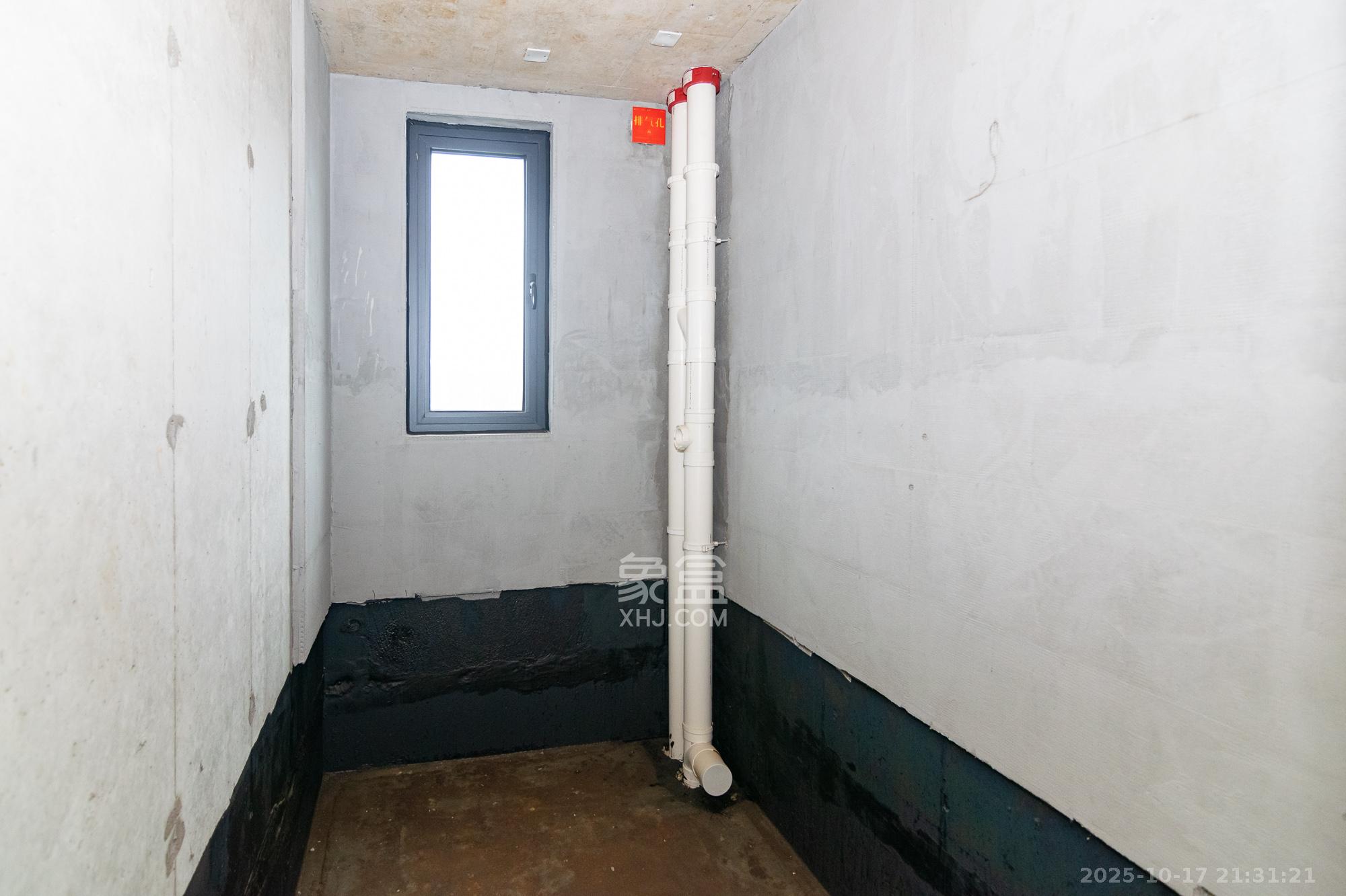 中粮鸿云 5室2厅2卫 89.0万 中粮鸿云 5室2厅2卫 89.0万卫生间