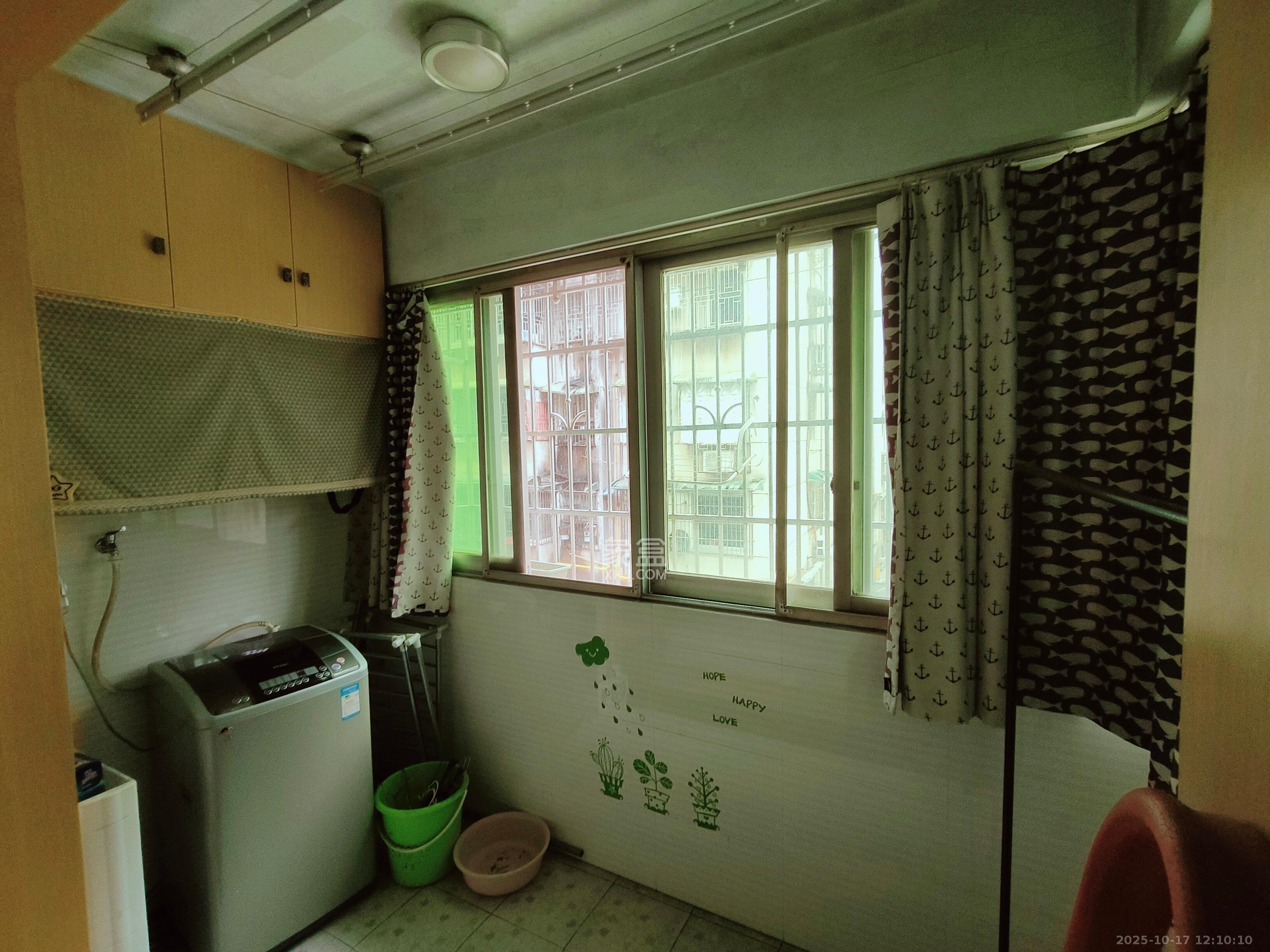 向东南社区  2室1厅1卫    1600.0元/月室内图