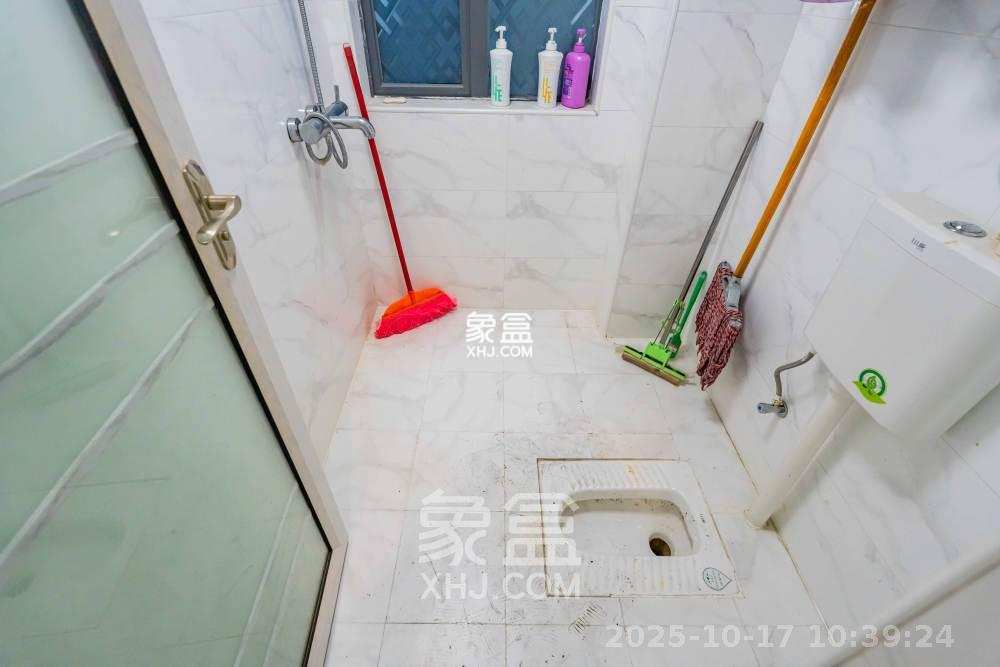 悦湖山 3室2厅1卫 1800.0元/月 悦湖山 3室2厅1卫 1800.0元/月室内图