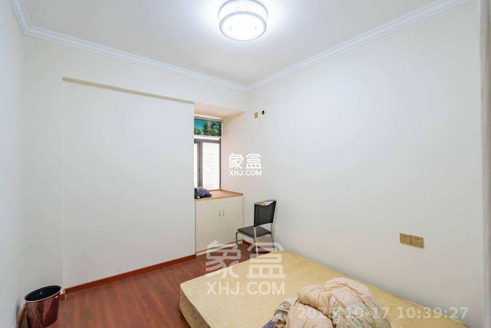 悦湖山 3室2厅1卫 1800.0元/月 悦湖山 3室2厅1卫 1800.0元/月室内图