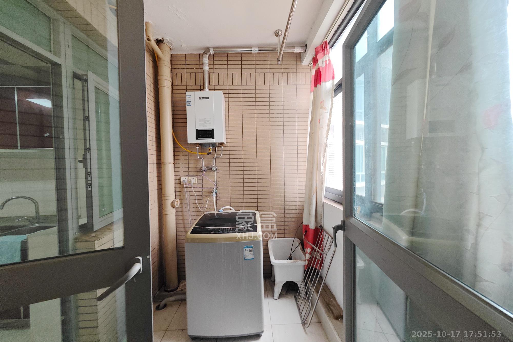 新城新世界一二三期 3室2厅2卫 110.0万 新城新世界一二三期 3室2厅2卫 110.0万阳台