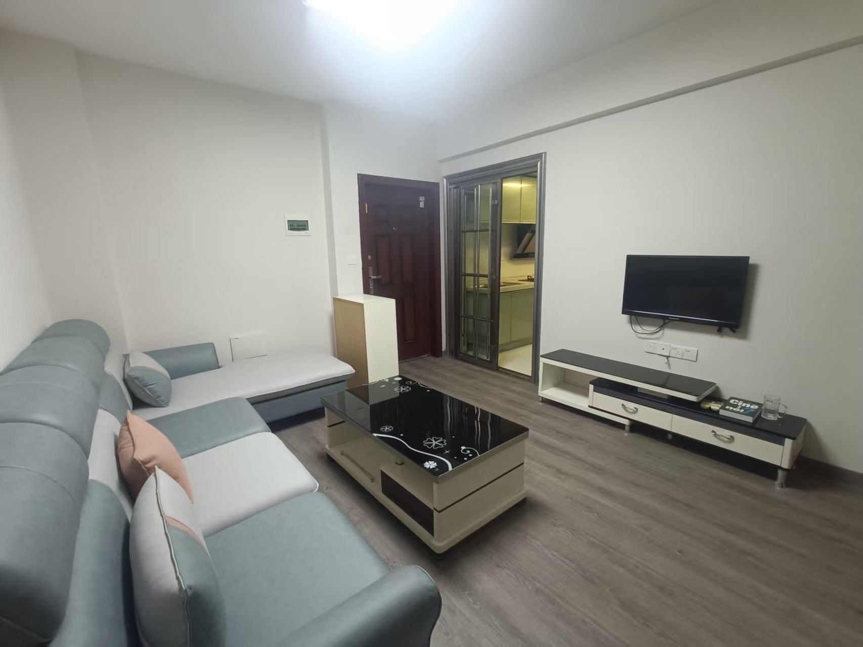 互助小区电梯房 2室1厅1卫 1600.0元/月 互助小区电梯房 2室1厅1卫 1600.0元/月室内图