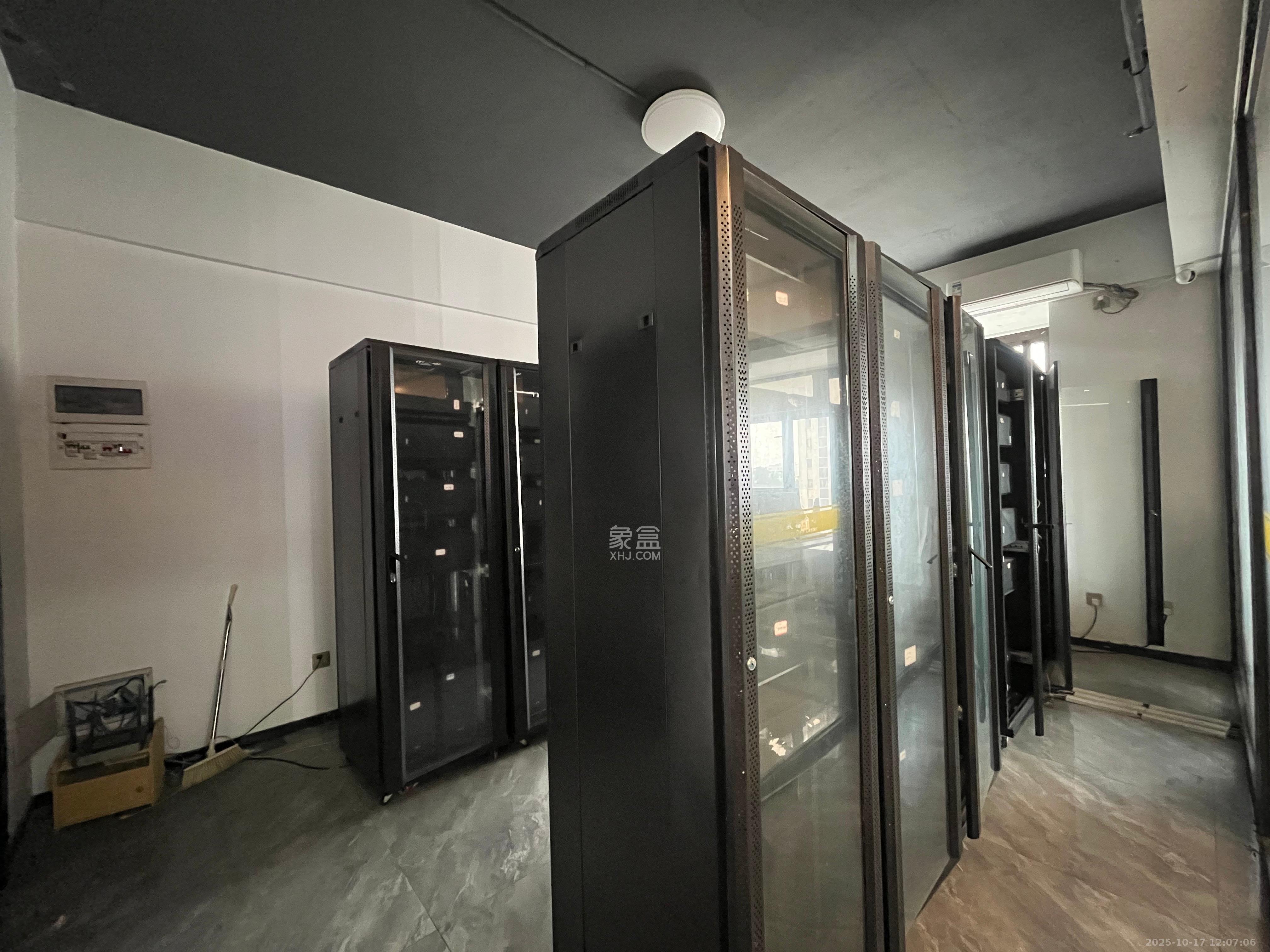 金科天悦(金科美邻汇) 5室1厅1卫 5200.0元/月 金科天悦(金科美邻汇) 5室1厅1卫 5200.0元/月室内图