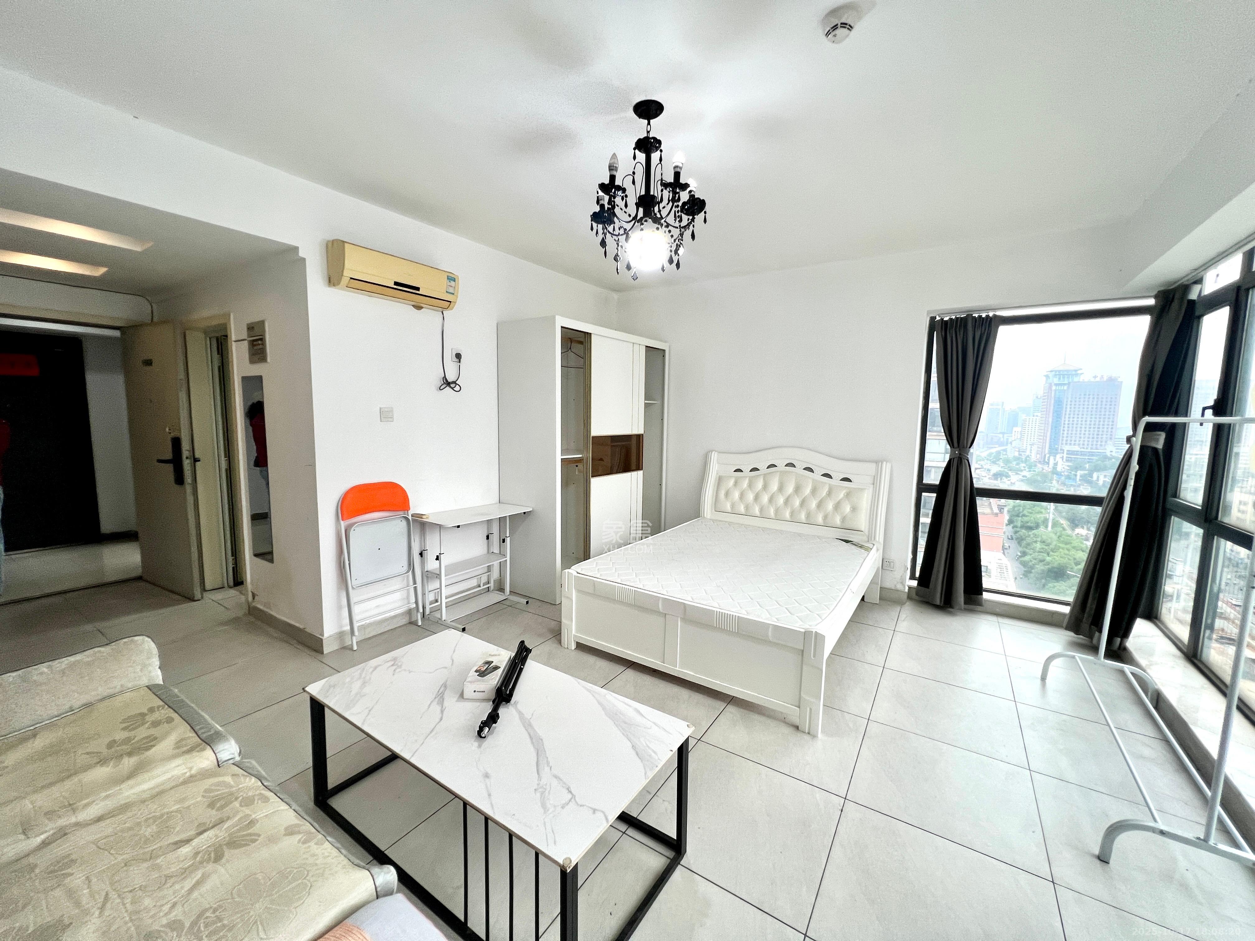 三万英尺  1室1厅1卫    1580.0元/月 三万英尺  1室1厅1卫    1580.0元/月室内图1