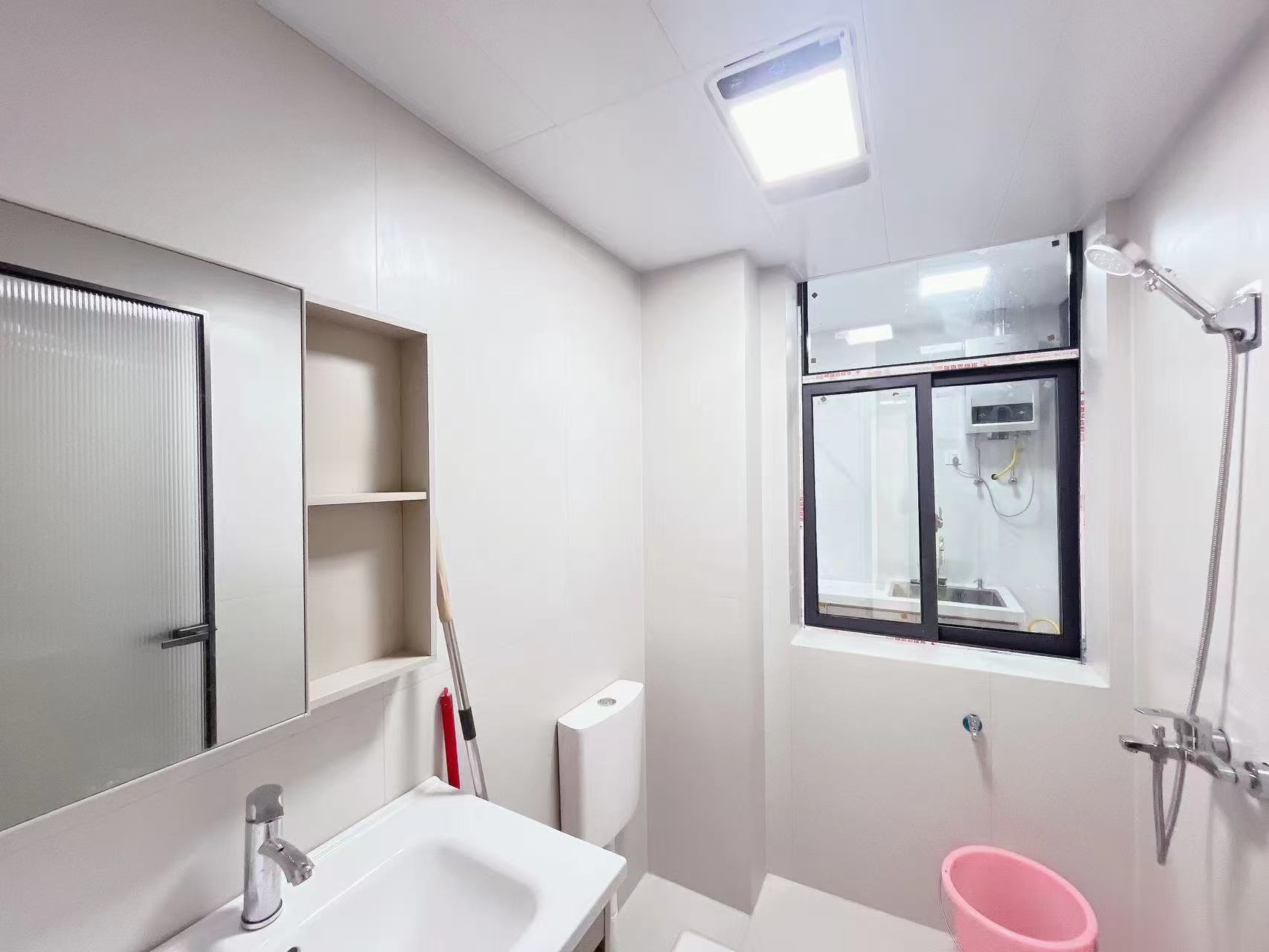 互助小区电梯房 2室1厅1卫 1600.0元/月 互助小区电梯房 2室1厅1卫 1600.0元/月室内图