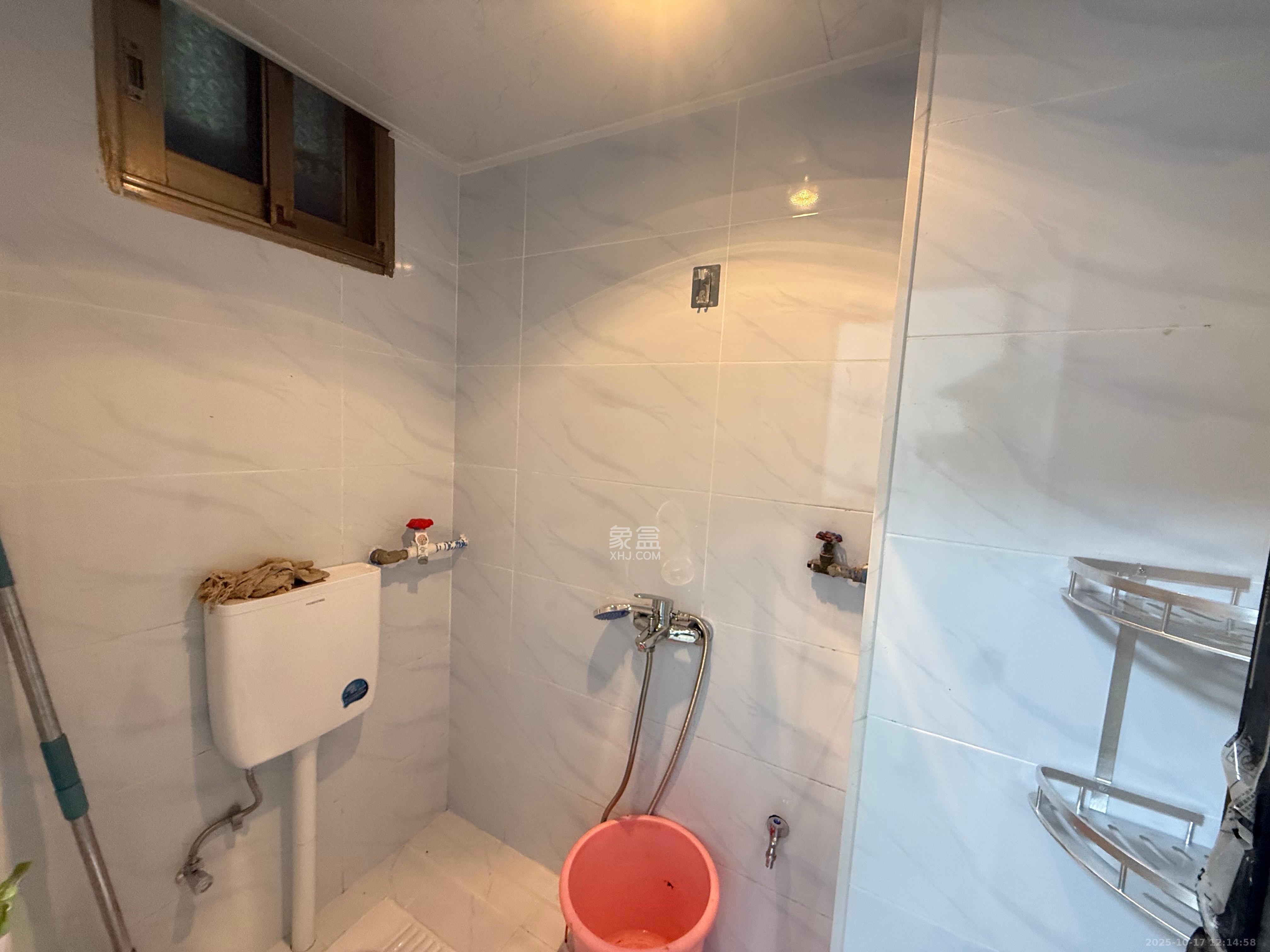 路桥宿舍  2室1厅1卫    1300.0元/月室内图